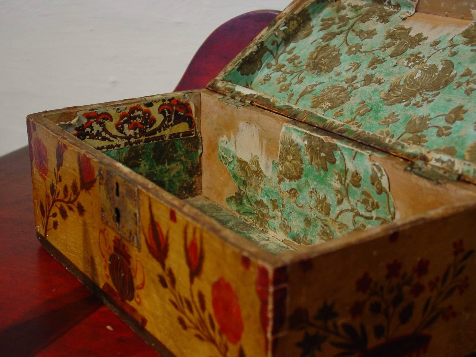 Painted Maine Yellow and Polychrome Decorated Box For Sale