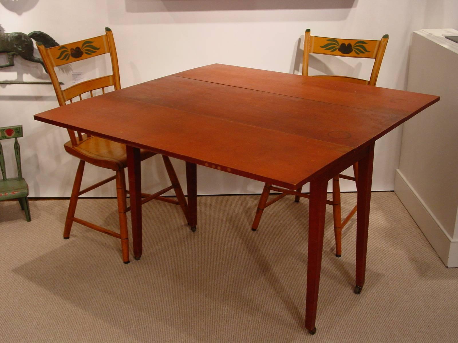 American Federal Country Red-Painted Maple Drop-Leaf Table For Sale