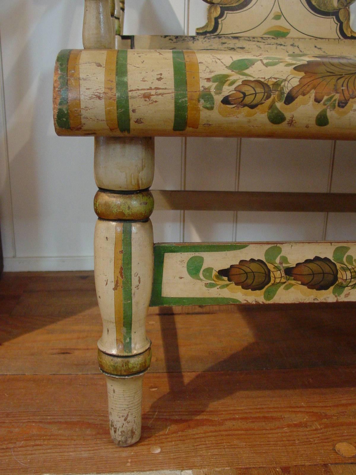 Pennsylvania Polychrome-Decorated Tablet-Top Windsor Settee In Excellent Condition For Sale In New Hope, PA