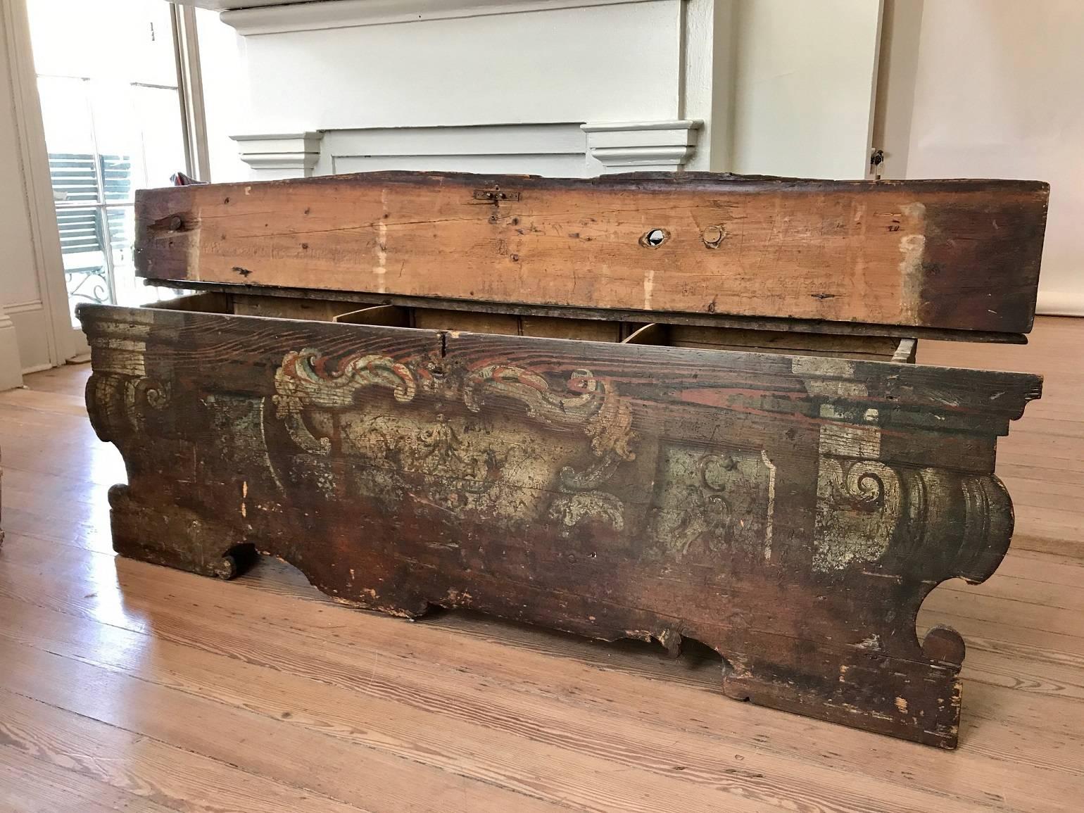 18th Century Italian Painted Storage Bench In Distressed Condition In New Orleans, LA