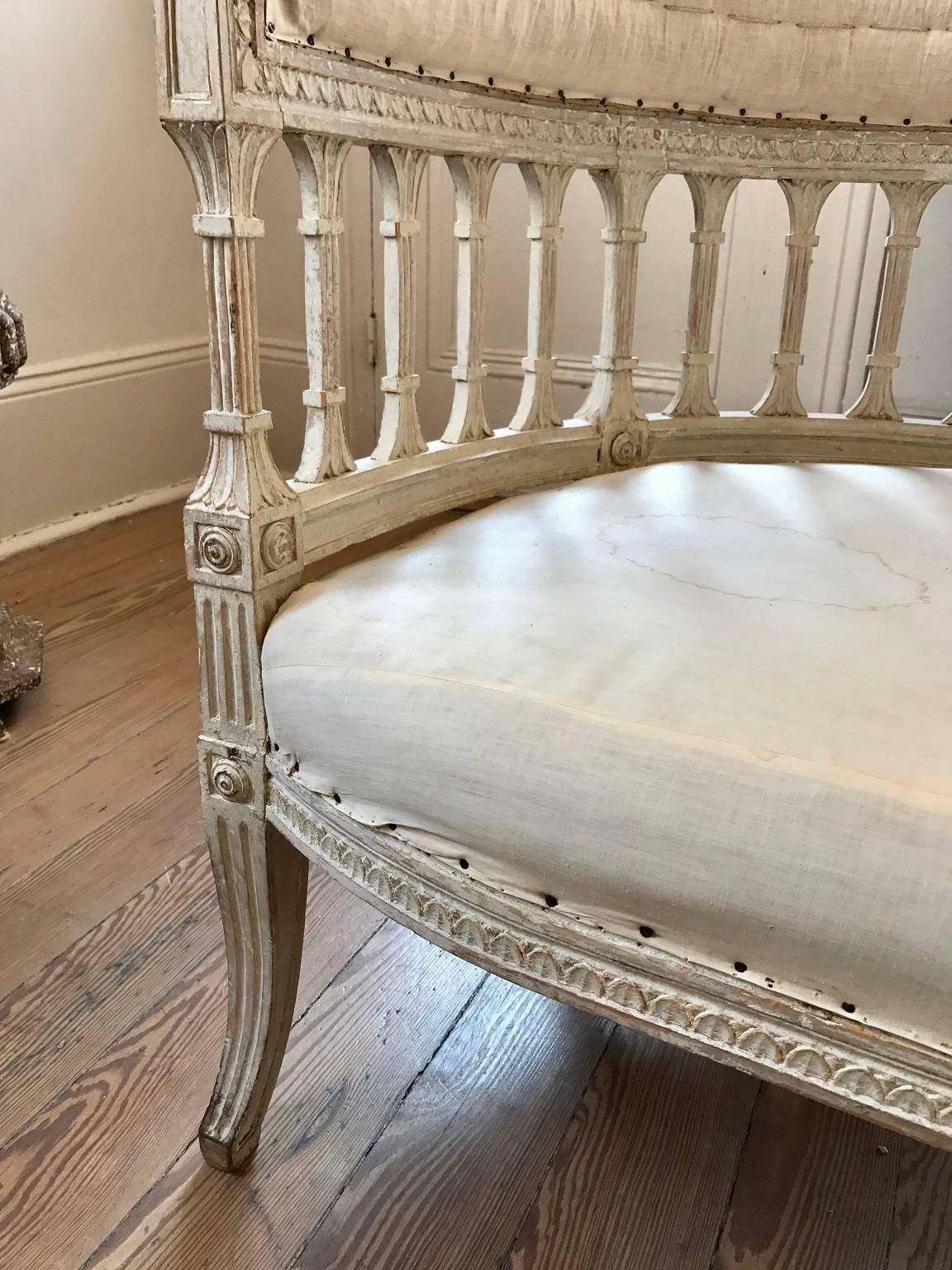 Exceptional and fine Gustavian Klismos settee attributable to Ephraim Stahl (1767-1820), furniture maker to the court of King Gustav; elegantly detailed carving throughout, as is typical of Stahl's work; sabre legs; original paint.