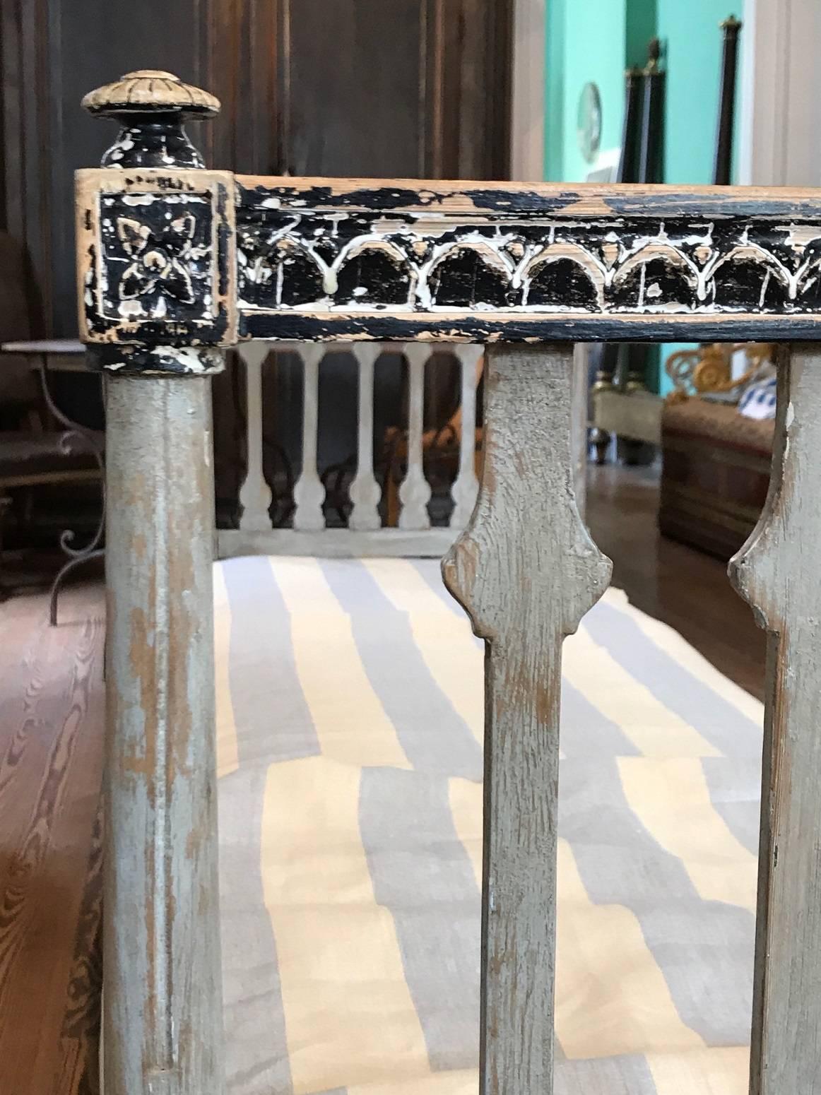 19th Century Long Swedish Gustavian Painted Daybed or Bench In Distressed Condition For Sale In New Orleans, LA