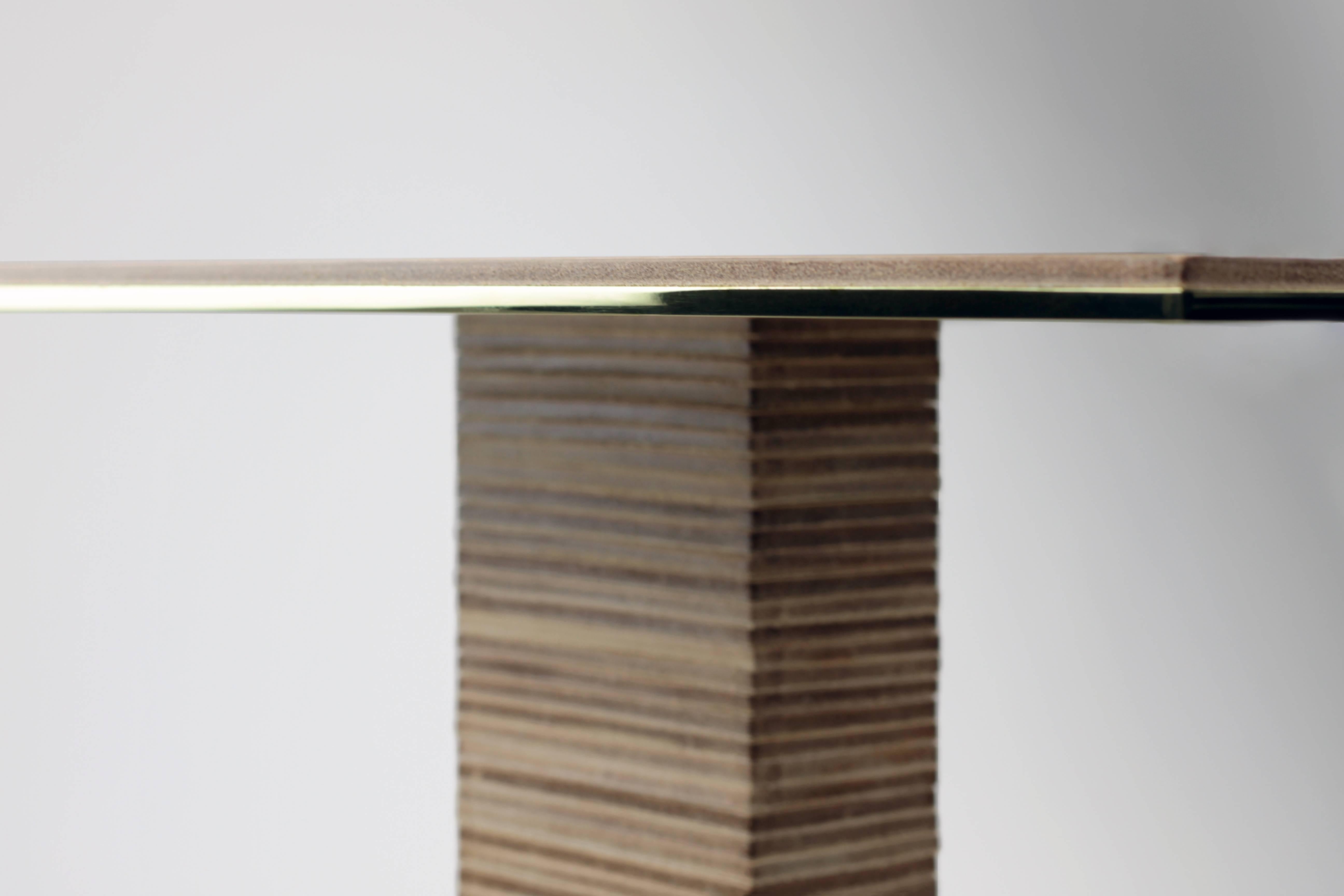 XXIe siècle et contemporain Paire de tables d'appoint Cantilever Infinity en cuir et laiton par C. Kreiling en vente