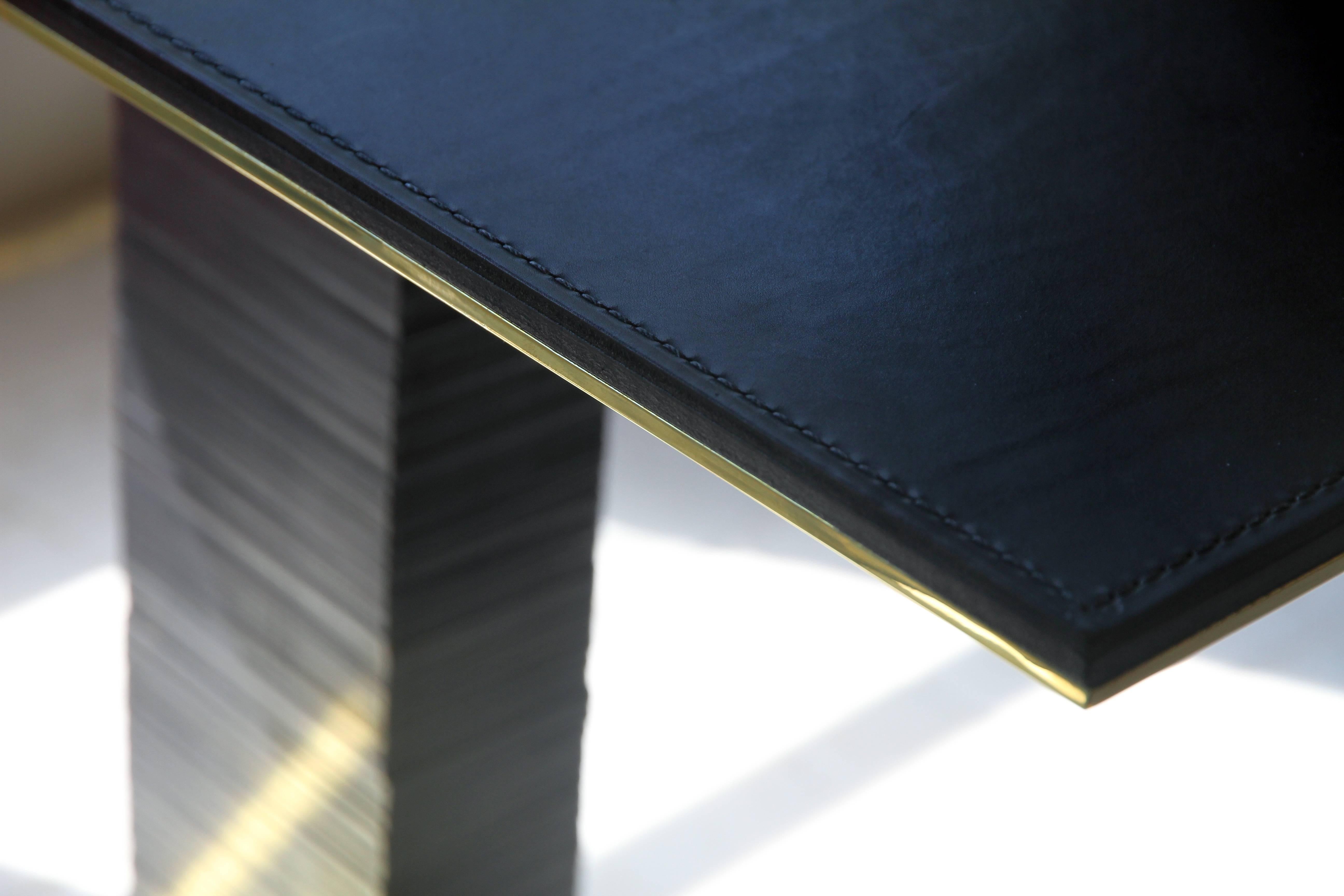 Mid-Century Modern Paire de tables d'appoint Cantilever Infinity en cuir et laiton par C. Kreiling en vente
