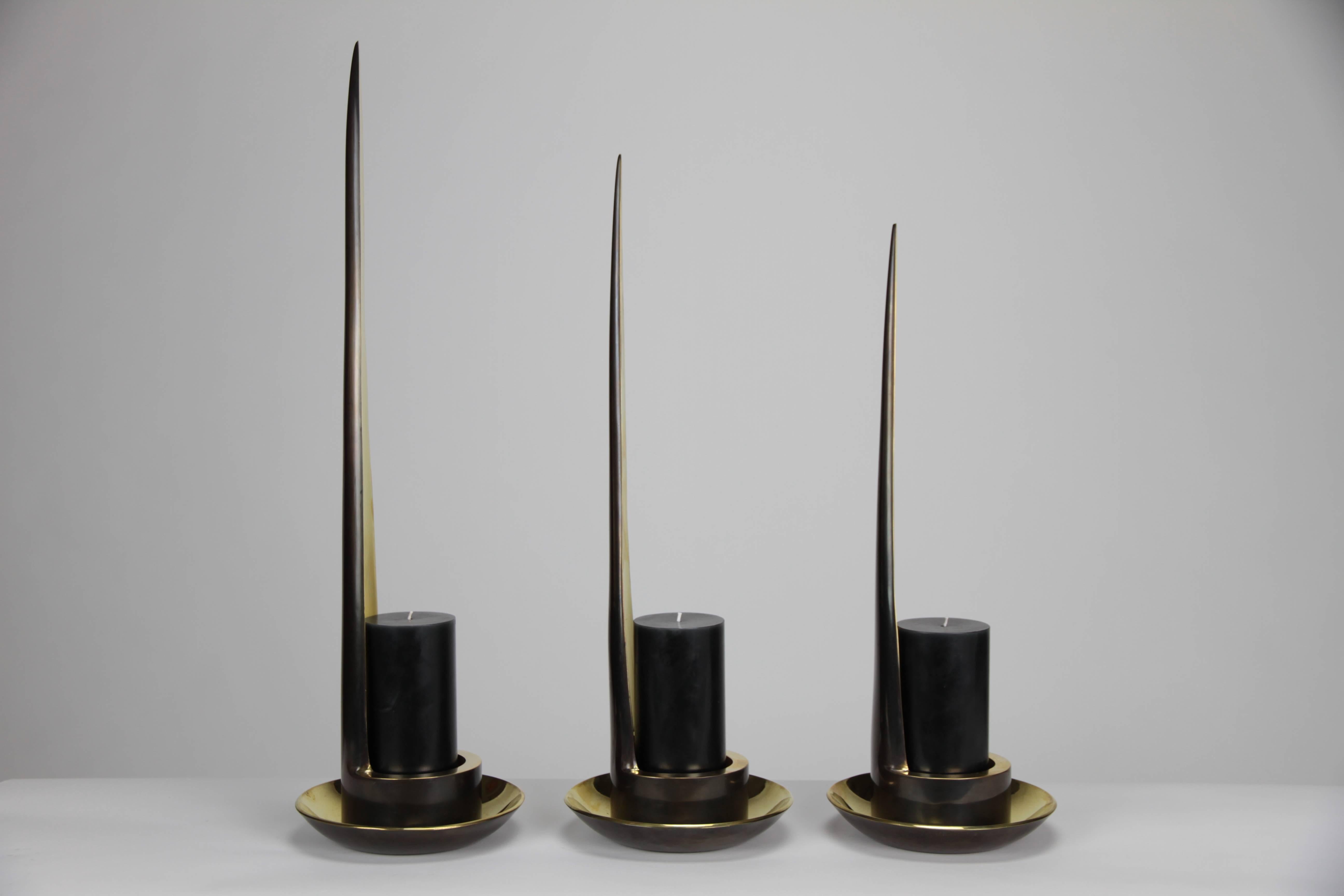 The Stiletto candleholders in brass are a collection of three. The severe yet soulful shape is inspired by women's beauty rituals.
The light from the 6