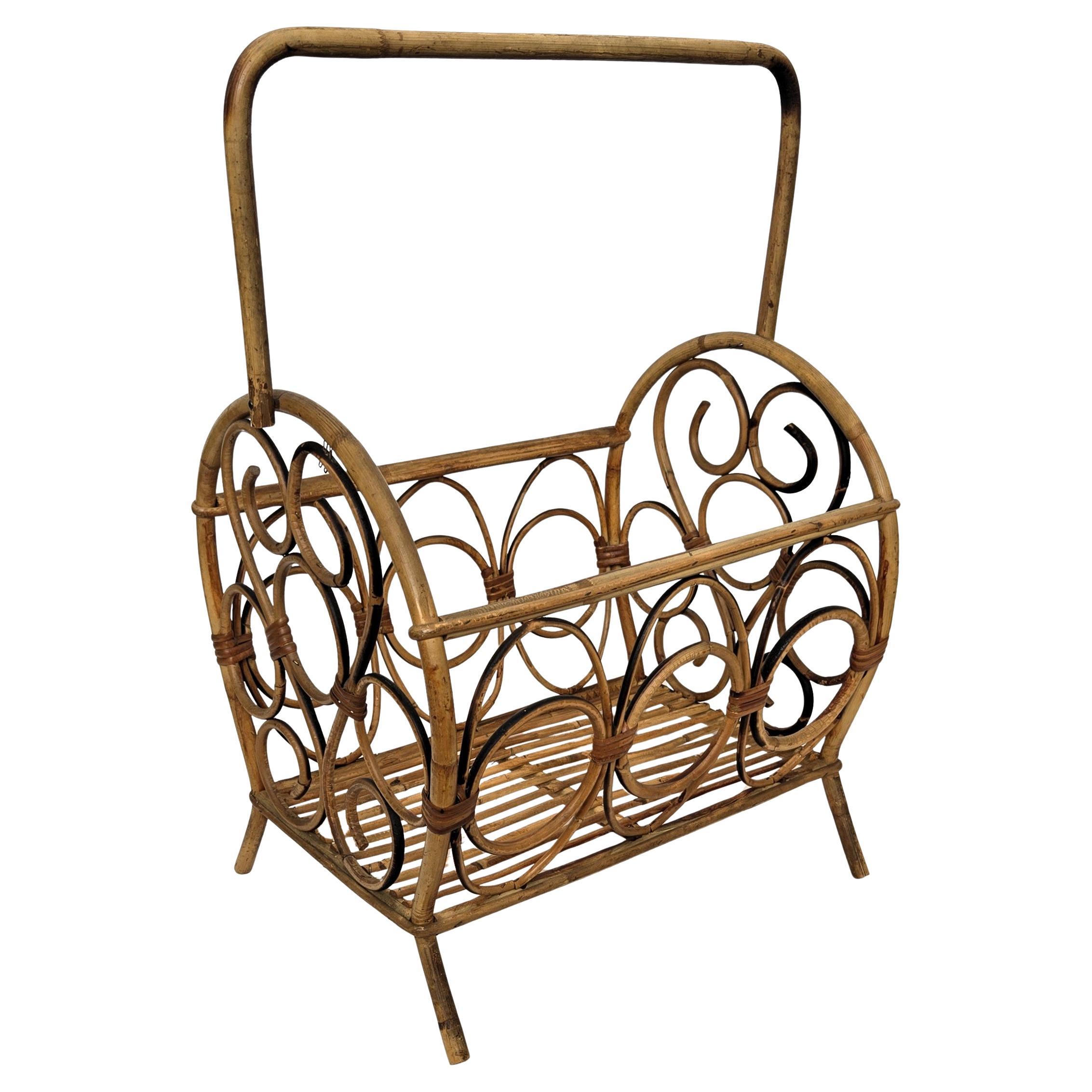 Cesta italiana de los años 60 de ratán de bambú de la Riviera francesa bohemia en venta
