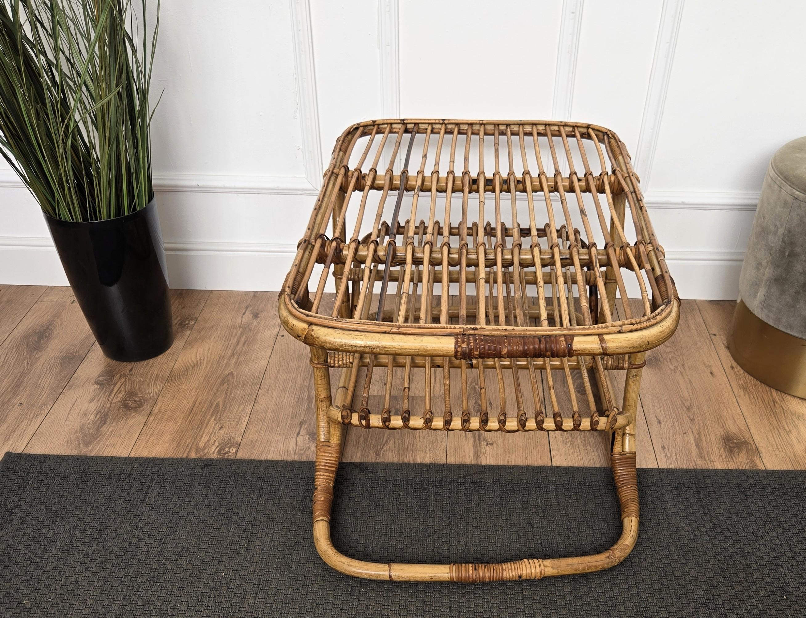 Banc ou table d'appoint italienne des années 1960 en bambou et rotin de la Côte d'Azur française bohème Bon état - En vente à Carimate, Como