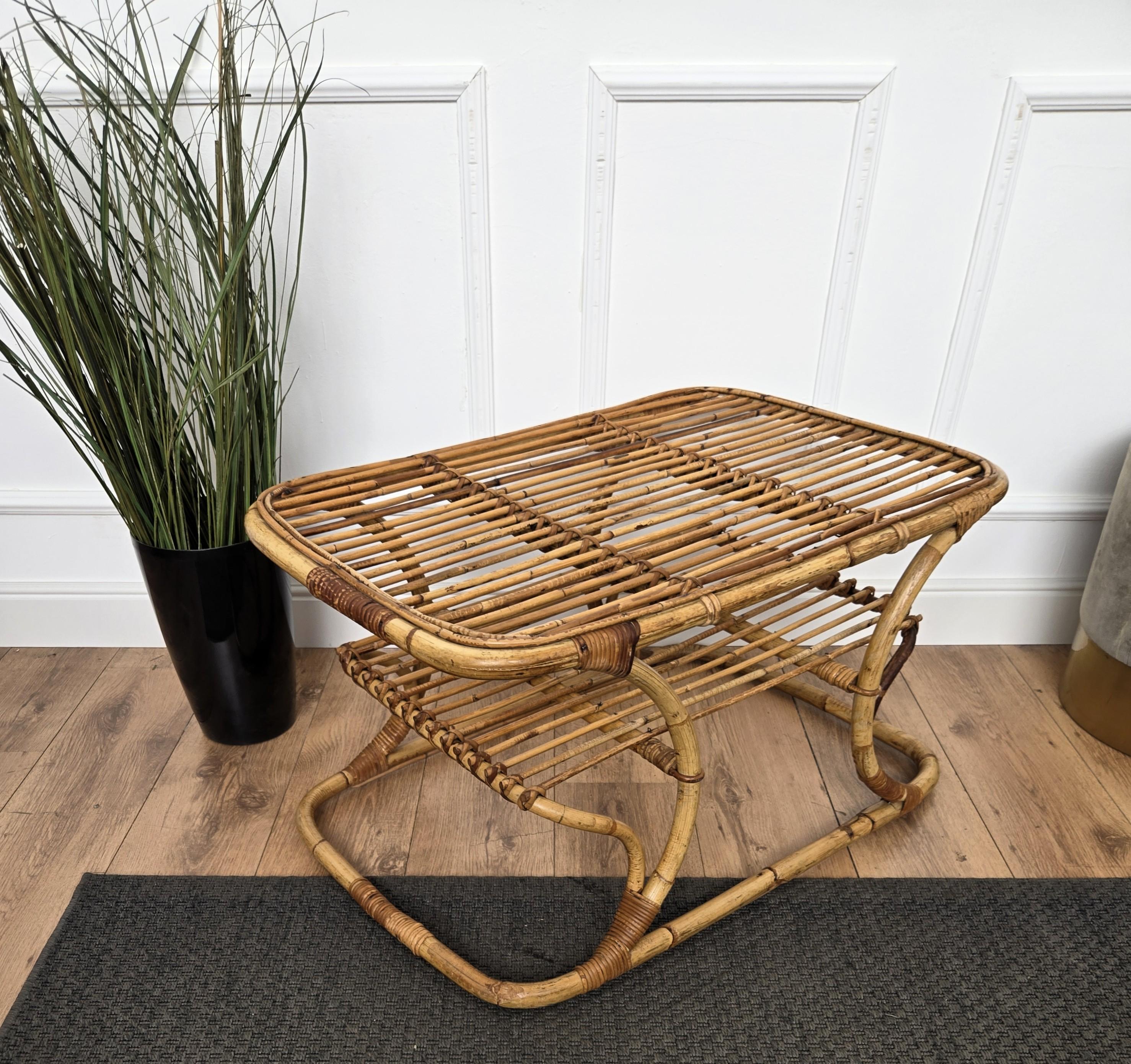 20ième siècle Banc ou table d'appoint italienne des années 1960 en bambou et rotin de la Côte d'Azur française bohème en vente