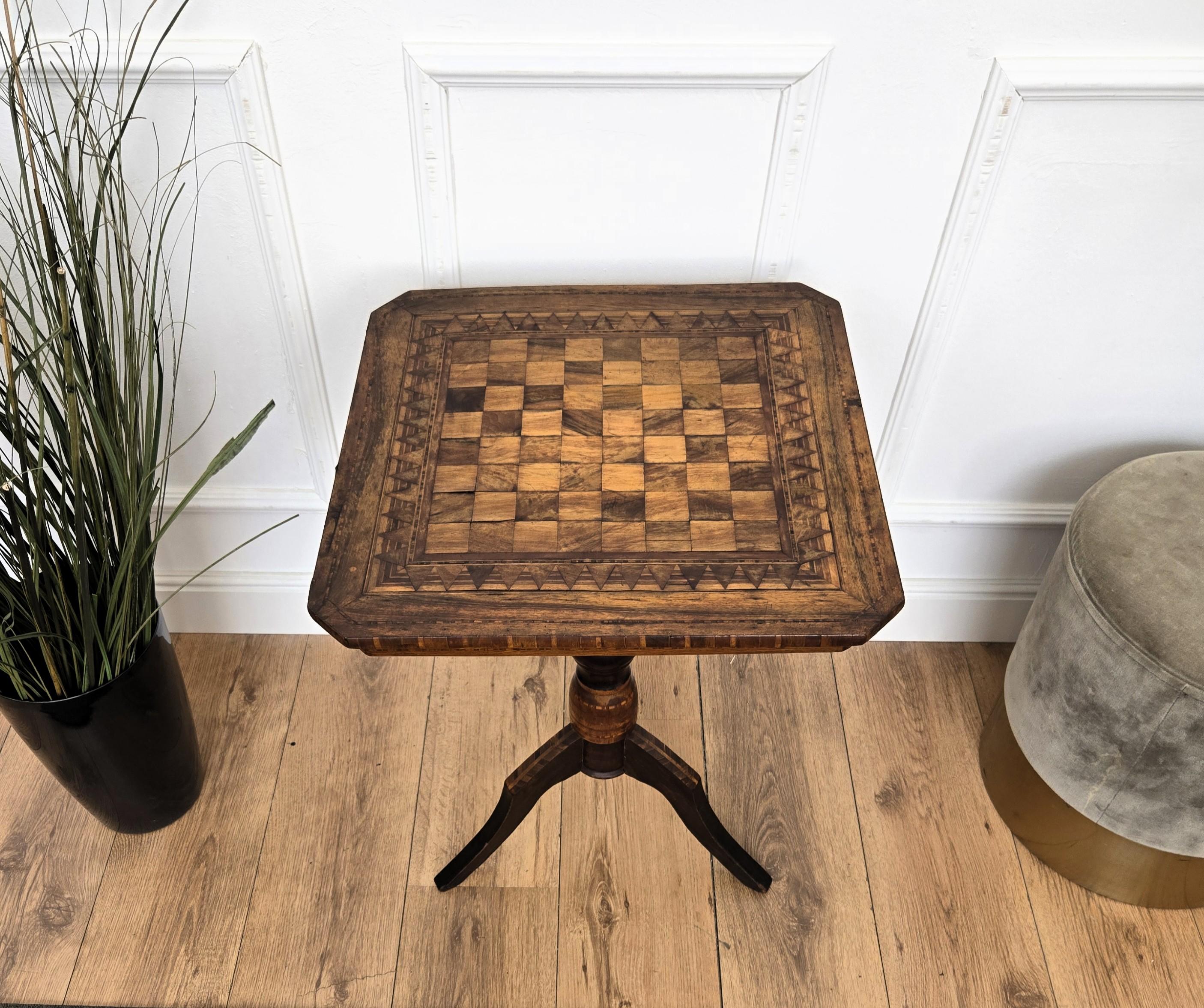 20th Century Neoclassical Italian Walnut Inlay Tripod Chess Games or Side Table For Sale