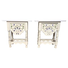 Tables de chevet sculptées de style Riviera italienne, en bois peint en blanc et bleu