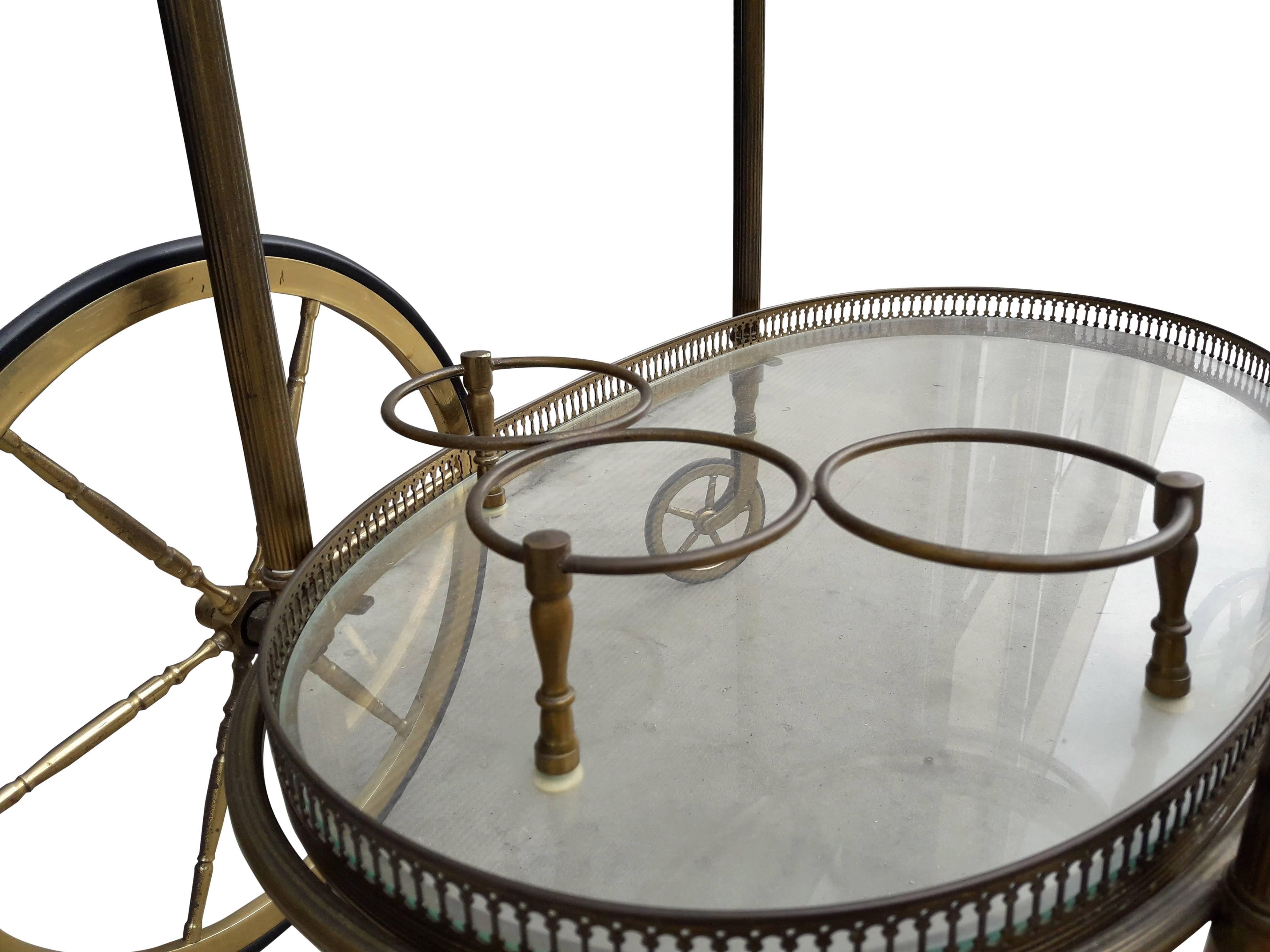 Decorative French Drinks Cart of Brass with Serving Tray Top In Excellent Condition For Sale In De Klinge, BE