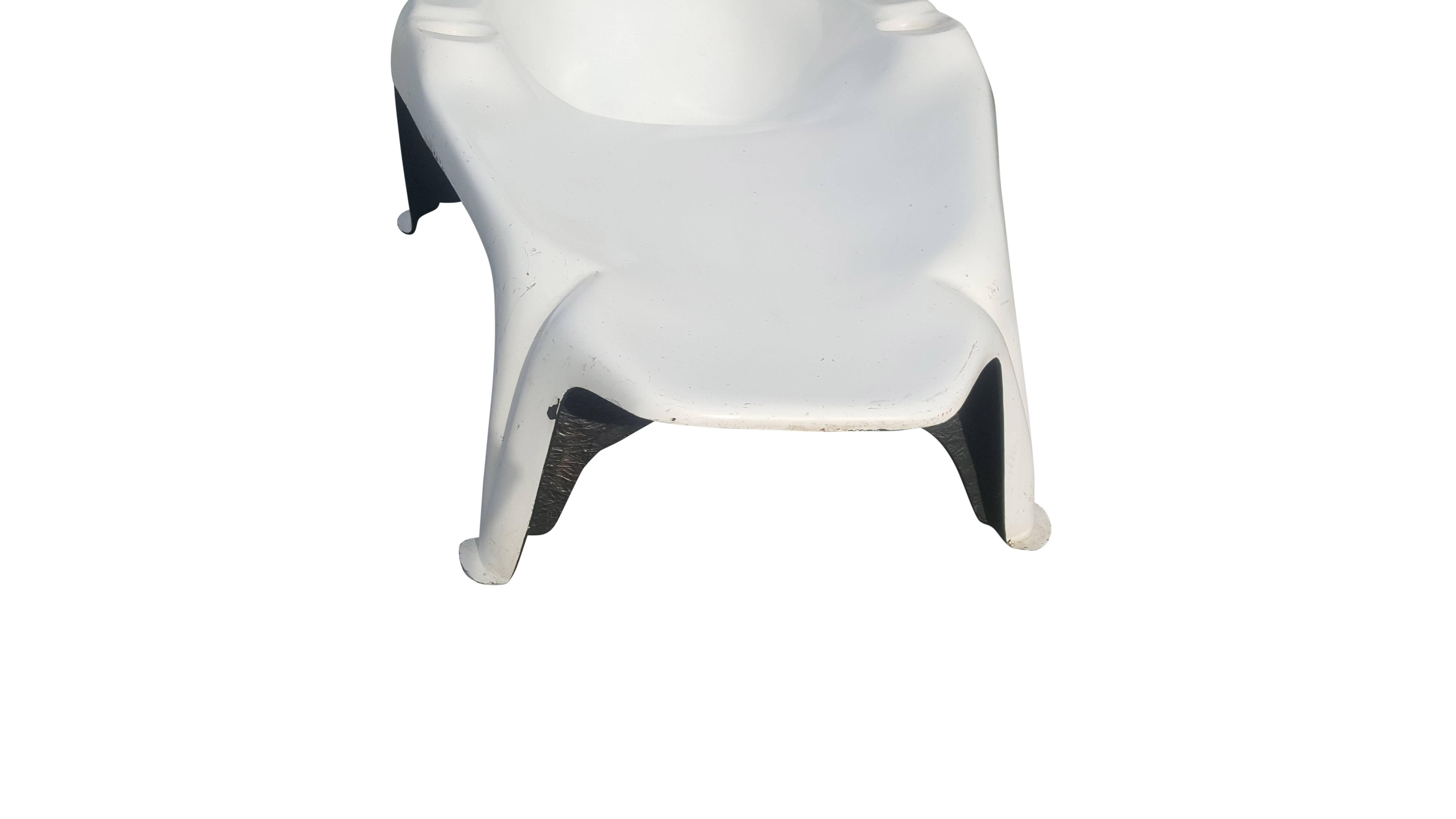 French White Lounge Pool Chair, Mid-Century Modern For Sale