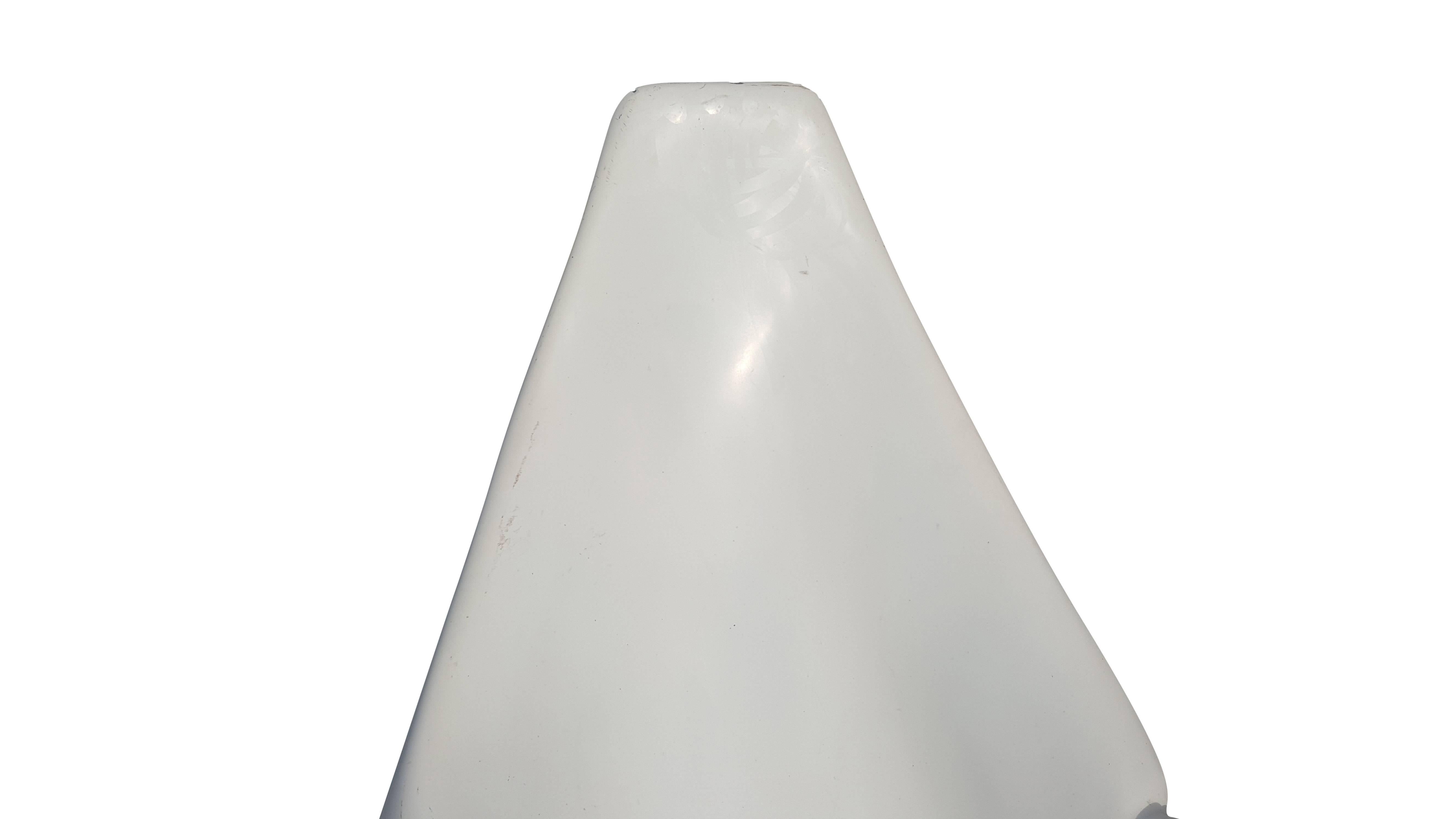 White Lounge Pool Chair, Mid-Century Modern In Good Condition For Sale In De Klinge, BE