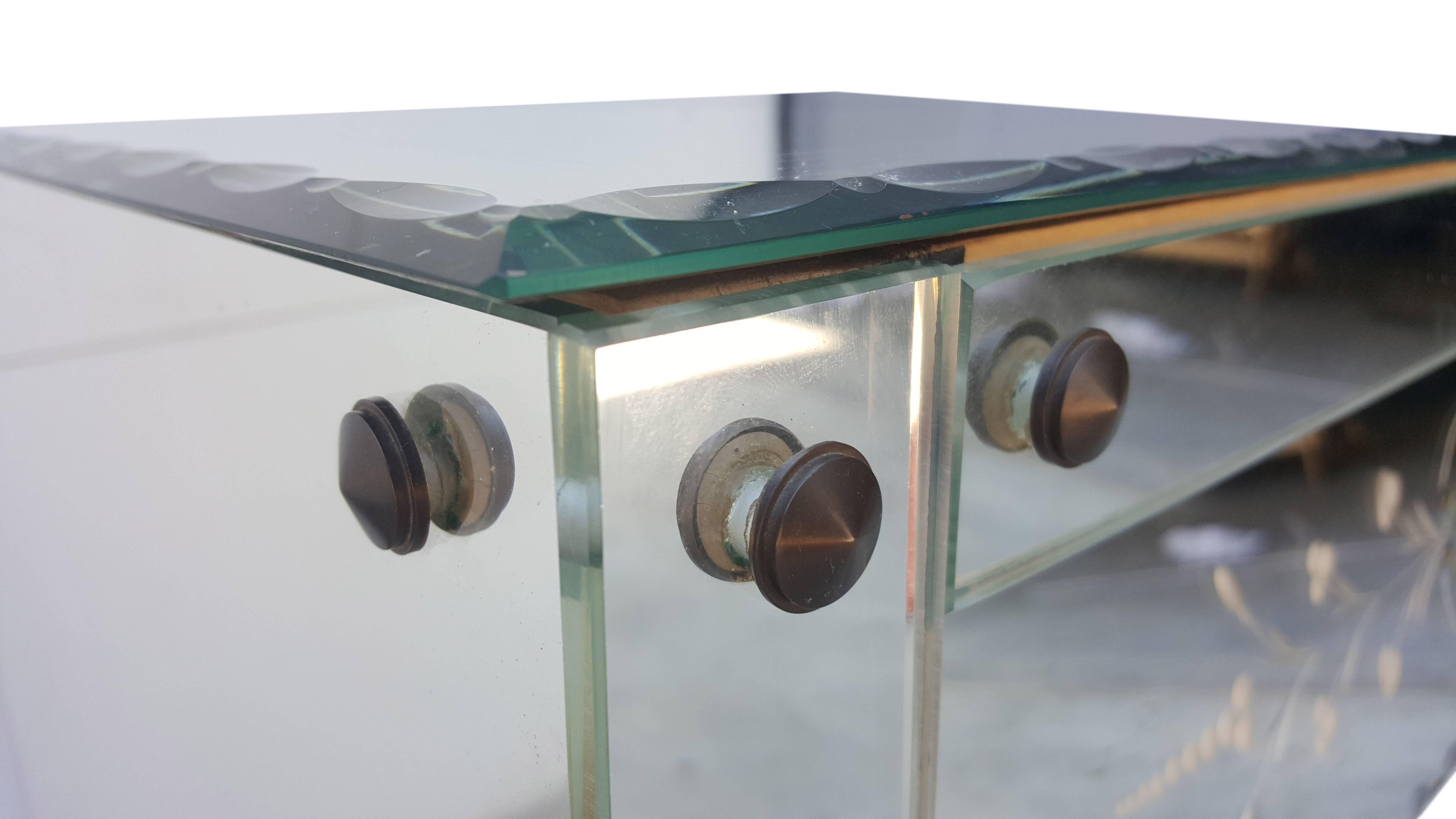 Wonderful Art Deco mirrored chest of drawers or commode.

Elegant piece which we date to the 1930s-1940s, top quality!


In the style of Maison Jansen.

Sizes: 90 L x 40 D x 88 H.

 