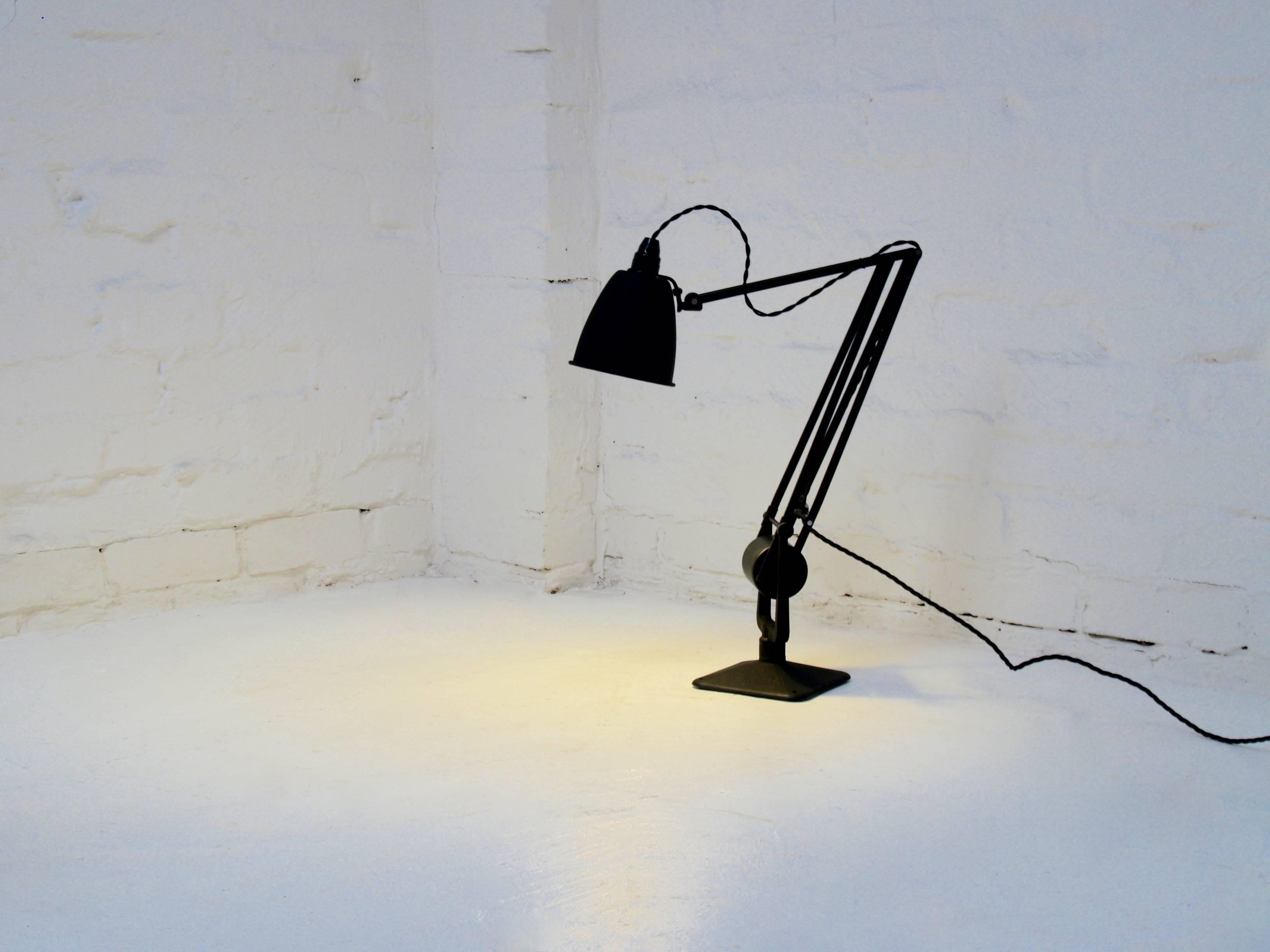 This lovely piece of Mid-Century lighting technology is known as 'The Roller'. It has amazing reach for a lamp of this period because of the unique design of the steel counterbalance, which 'rolls' through the full range of motion giving perfect