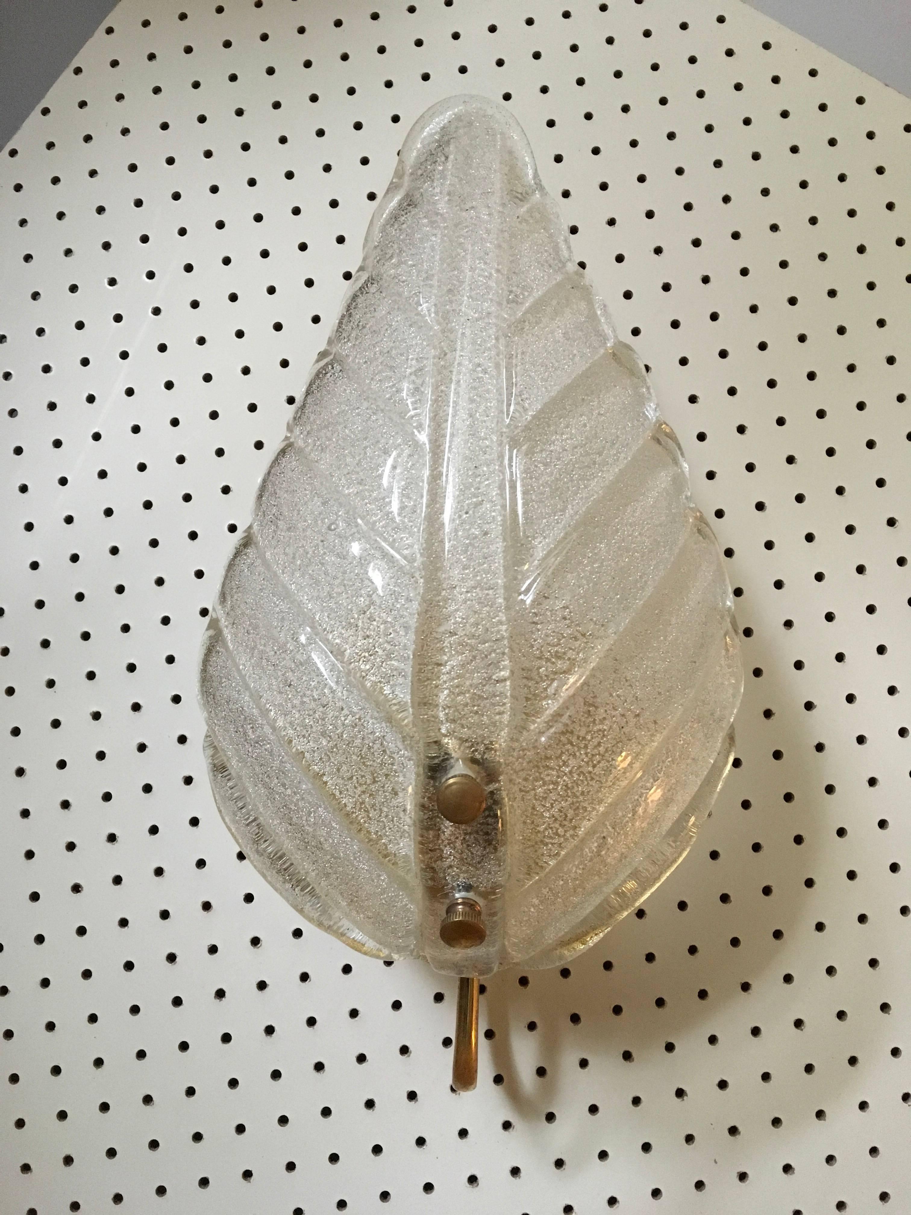 Mid-Century Modern Rugiodoso Glass Leaf Wall Sconce Attributed to Toso, Italy, 1970s