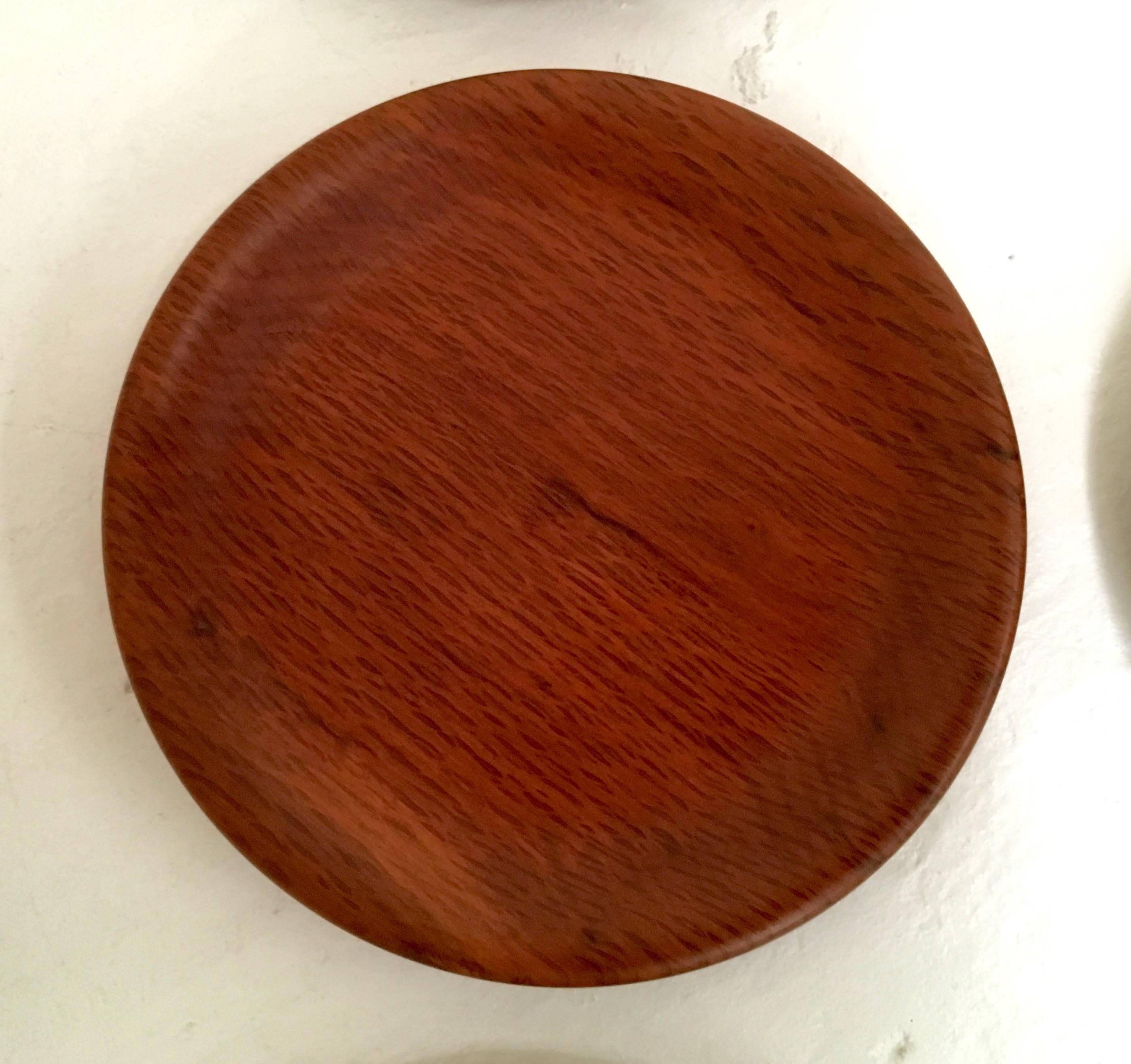Six Vintage Hand-Turned Australian She-Oak Timber Dinner Plates, Adelaide, 1960s In Good Condition In Melbourne, AU