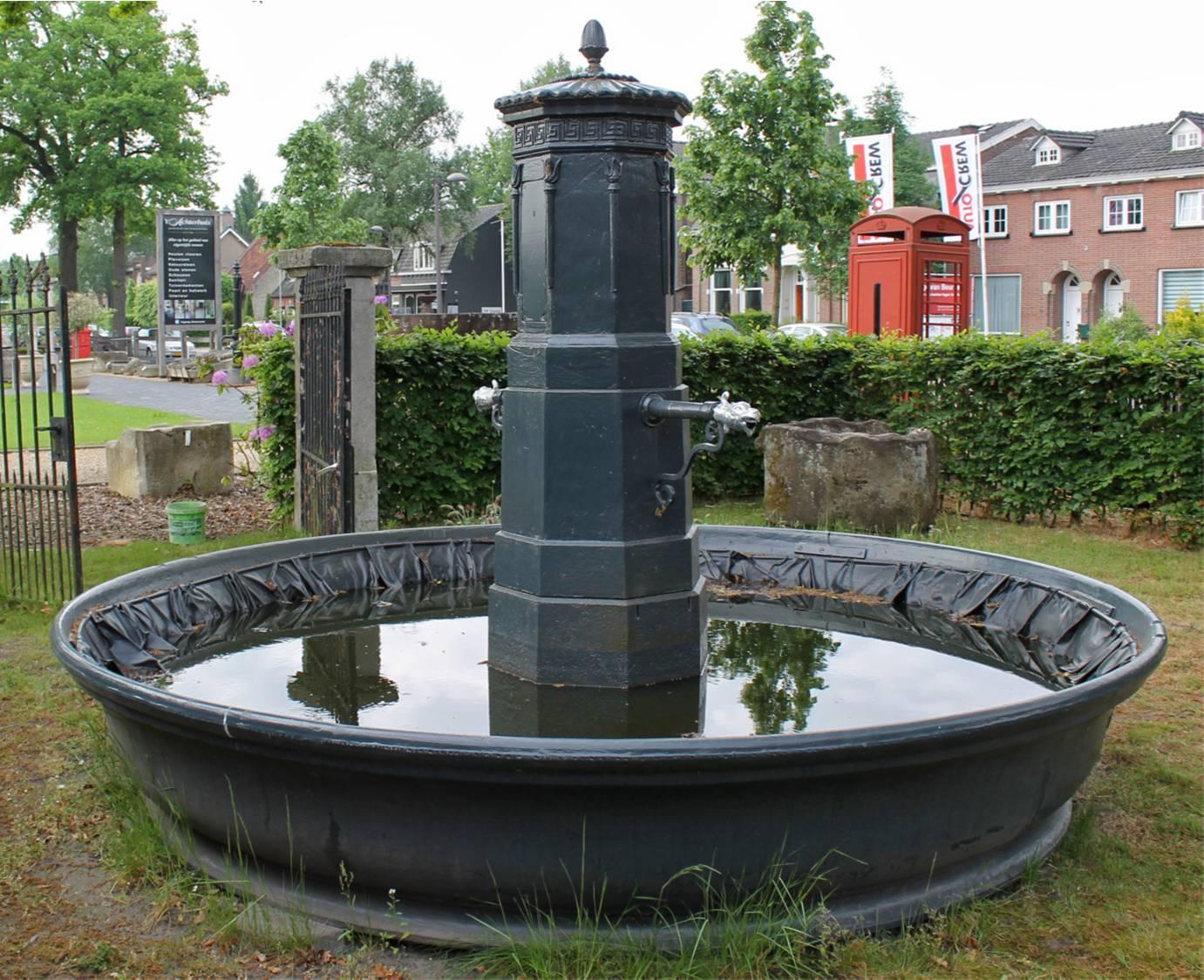 Very unique old cast iron fountain edge with old water pump.
It is totally treated against rust and painted in grey. 

It has two sprouts and very nice details!