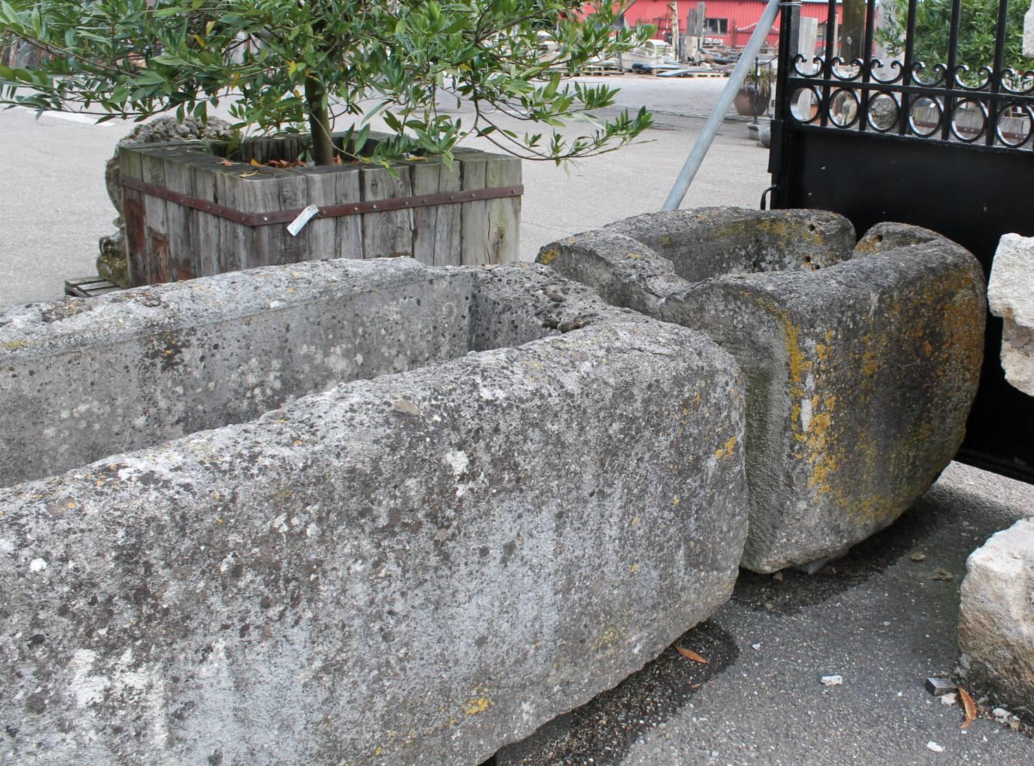 Village Water Pump in Antique Limestone from France, 18th Century In Good Condition For Sale In Udenhout, NL