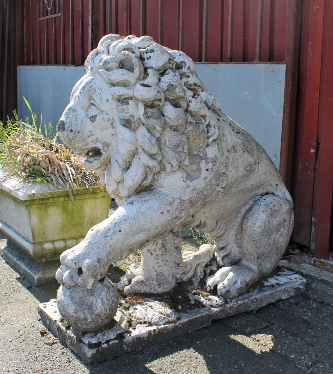 Pair of 19th Century French Limestone Lions For Sale 1