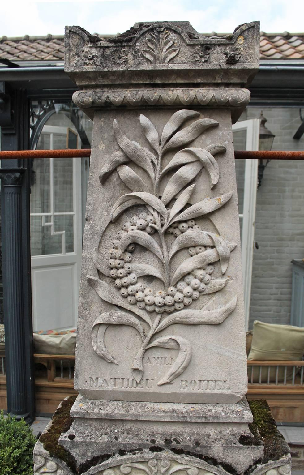 Old Fountain 19th Century in Sandstone from France In Good Condition In Udenhout, NL