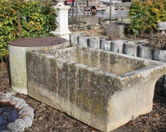 Antike Truhe und Brunnen aus dem frühen 18. Jahrhundert