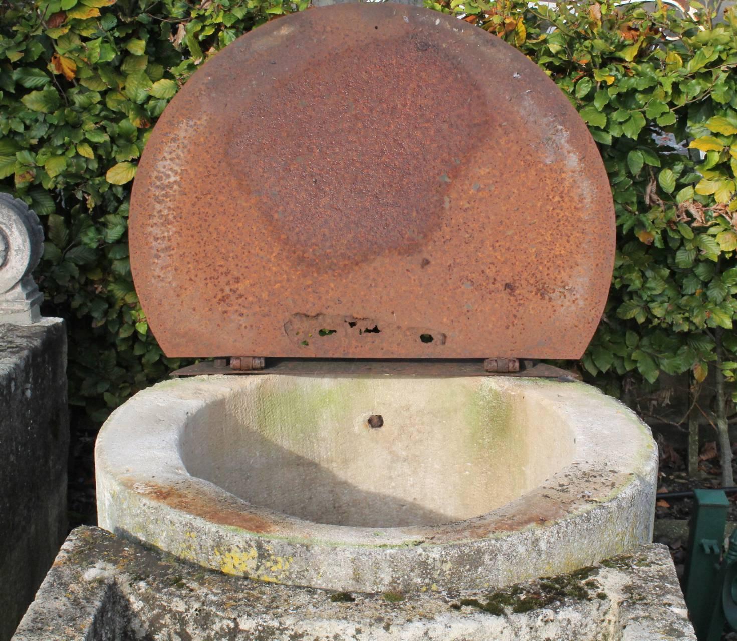 Antique Trough and Well from the Early 18th Century For Sale 1