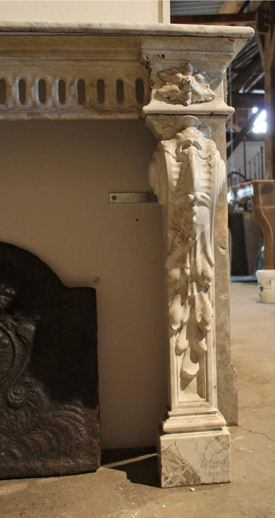 Antico caminetto in ferro, XIX secolo In condizioni discrete in vendita a Udenhout, NL