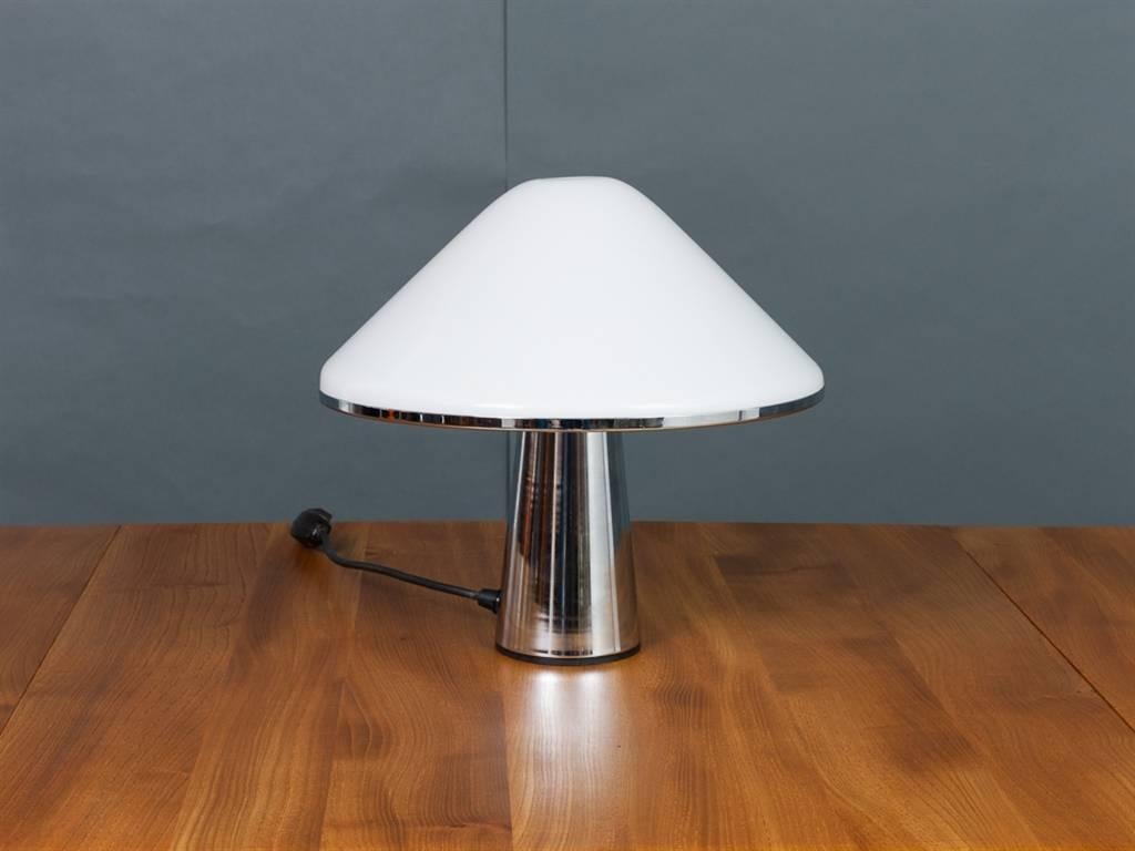 1970s iGuzzini Chrome and Lucite Mushroom Table Lamp In Good Condition In London, GB
