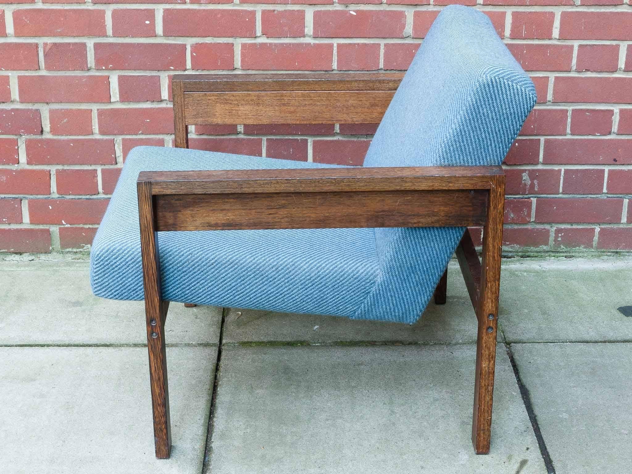 A wonderfully designed lounge armchair by Dutch designer and architect Hein Stolle for 't Spectrum. Very sturdy and well-made with a Wenge frame and Van der Ploeg upholstery in very good vintage condition.