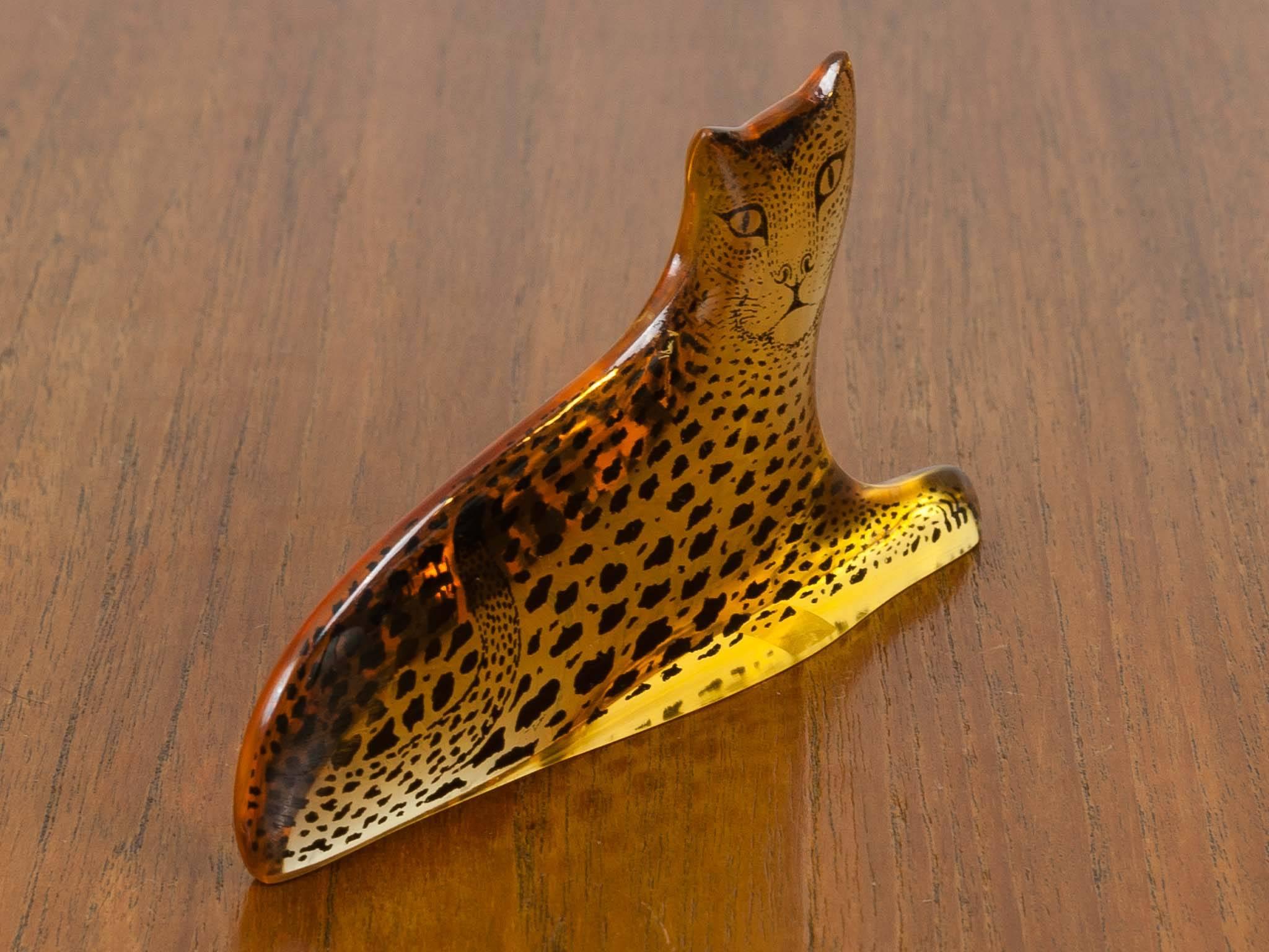 1970s Abraham Palatnik (b.1928) Leopard figurine manufactured from Lucite. The Brazilian Artist is famous for his kinechromatic art. Part of the Artimis Collection which features many different figurines of mainly animals. This could be the start of