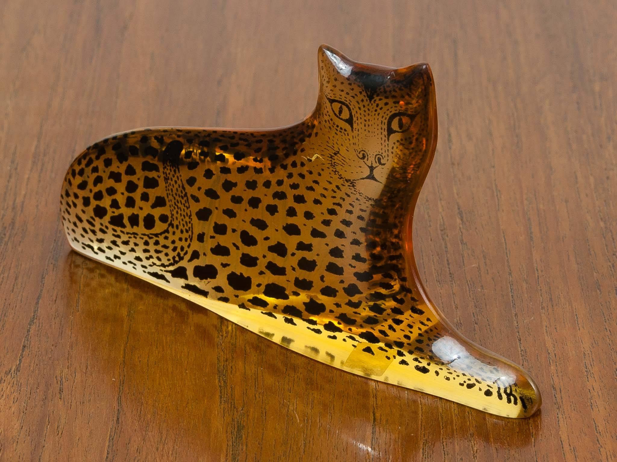 1970s Midcentury Brazilian Abraham Palatnik Kinetic Lucite Leopard Figurine In Excellent Condition In London, GB