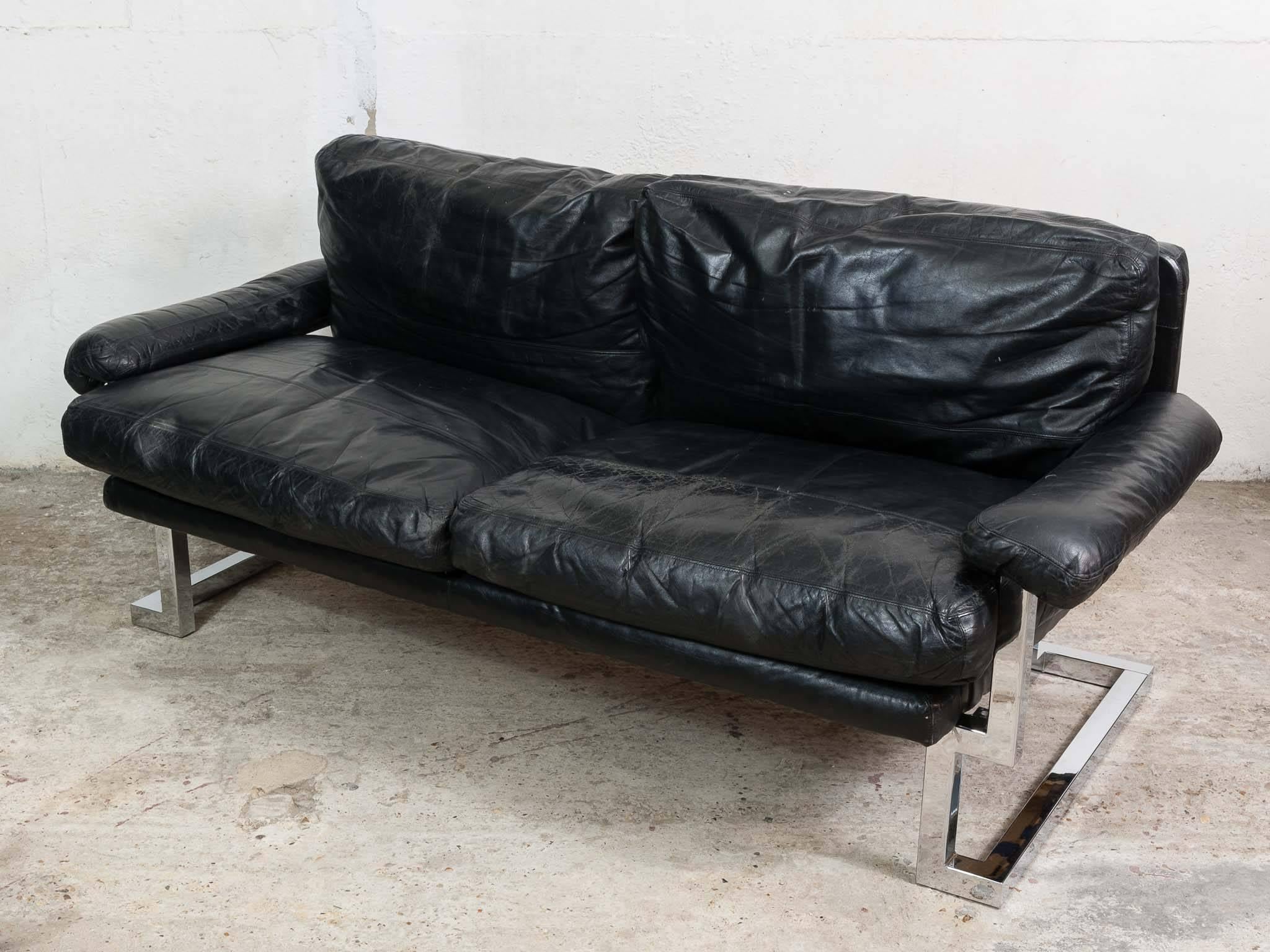 1970s Pieff Midcentury Mandarin Sofa in Chrome and Black Leather by Ted Bates In Distressed Condition In London, GB