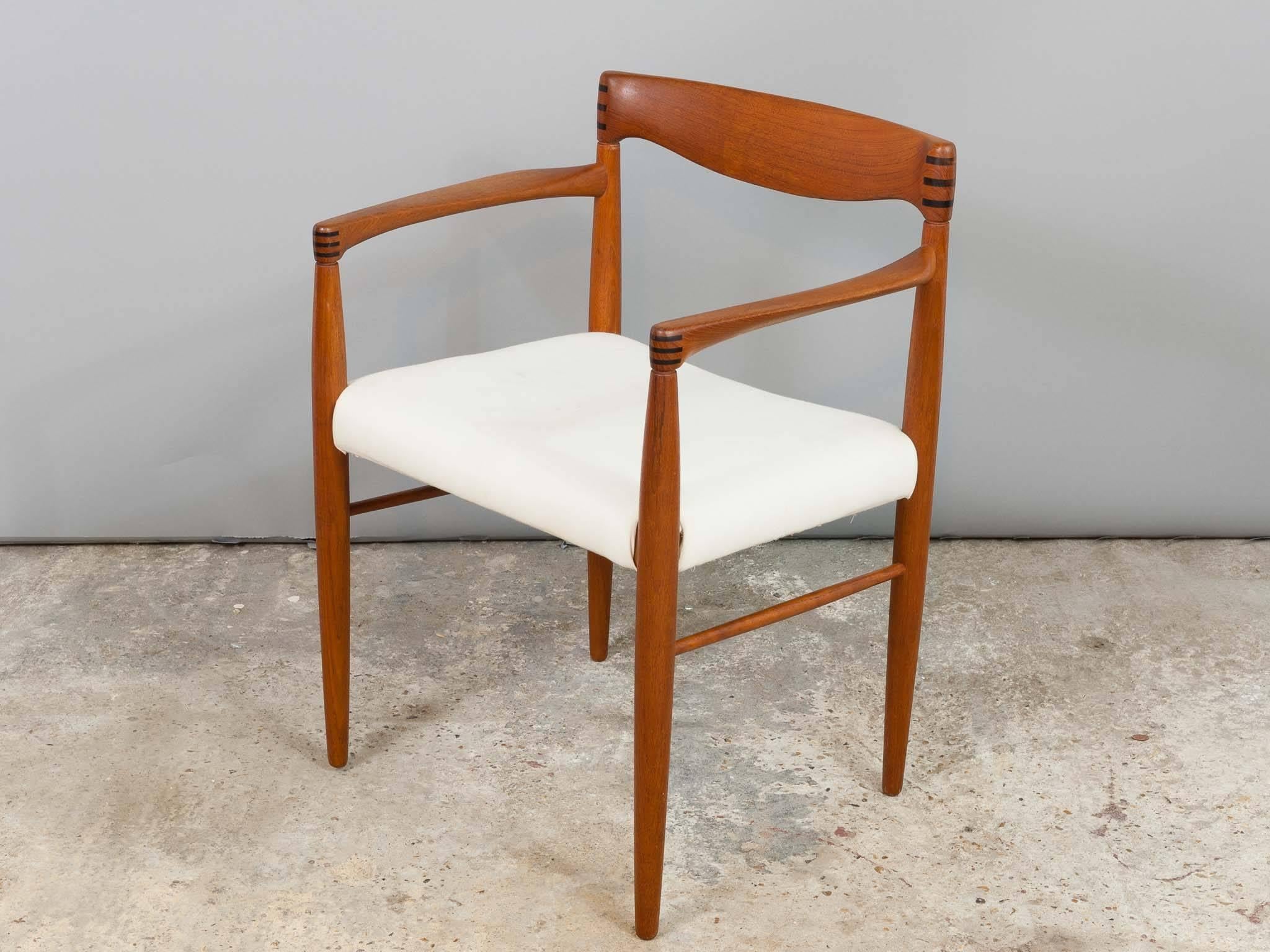 1960s H.W. Klein teak dining armchair/carver with rosewood inset feature joints on each corner of the backrest. Manufactured by Bramin Møbler of Denmark, circa 1965.

The chair is very well-made, solid, firm and in excellent condition considering