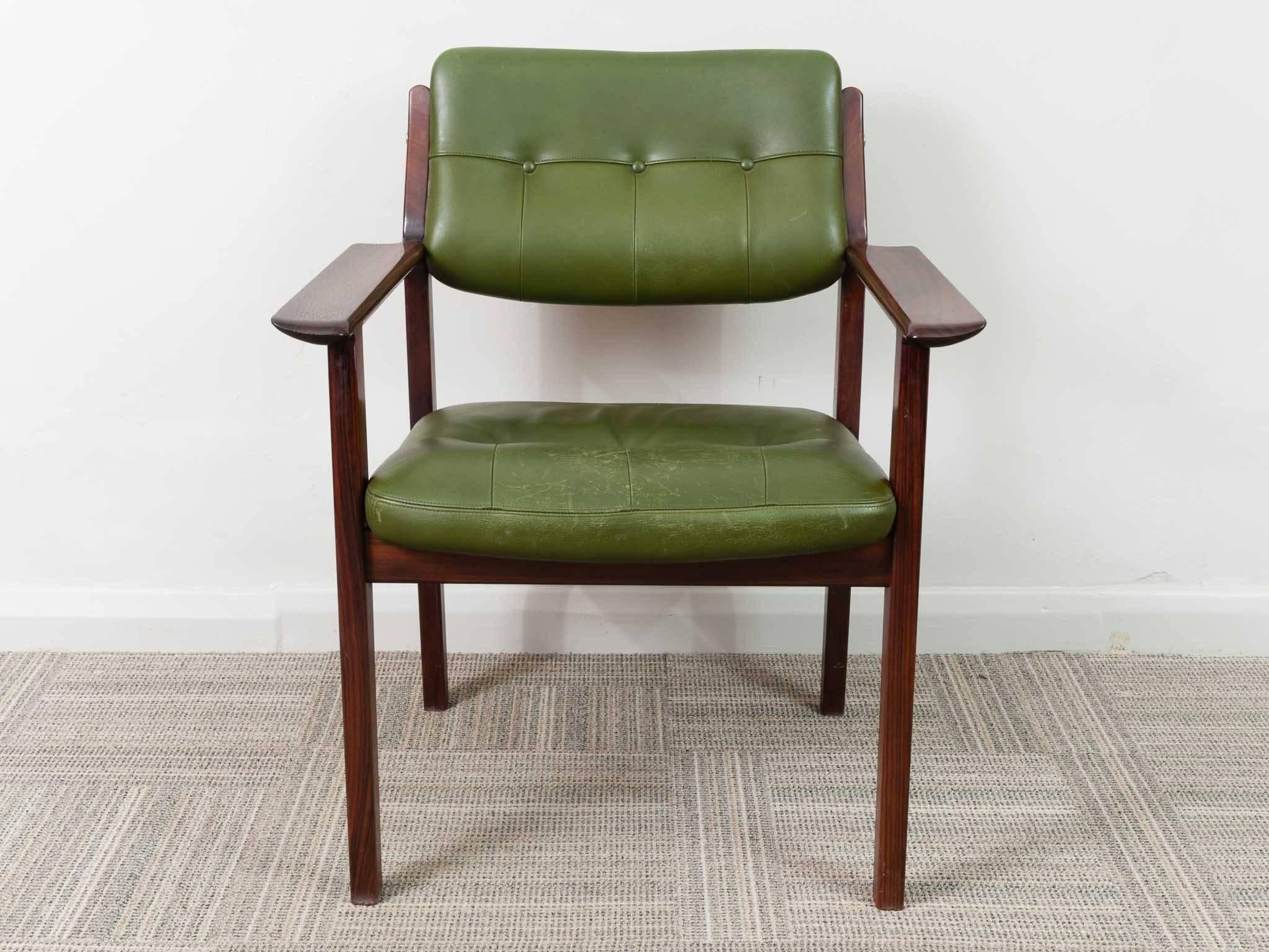 1960s set of six rosewood armchairs designed by Arne Vodder for Sibast Mobler. The chairs are made from solid rosewood and are all in excellent condition with some wear and tear to the original green leather upholstery which is understandable given