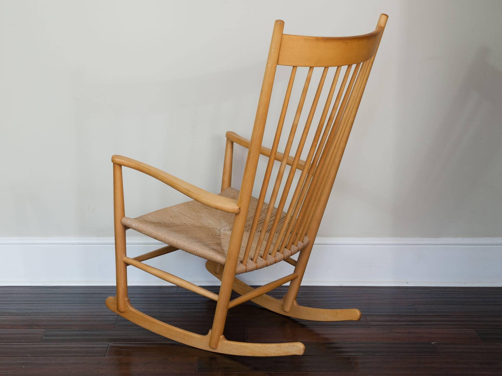 Mid-Century Modern Danish J16 Beech Rocking Chair by Fredericia Designed by Hans J. Wegner