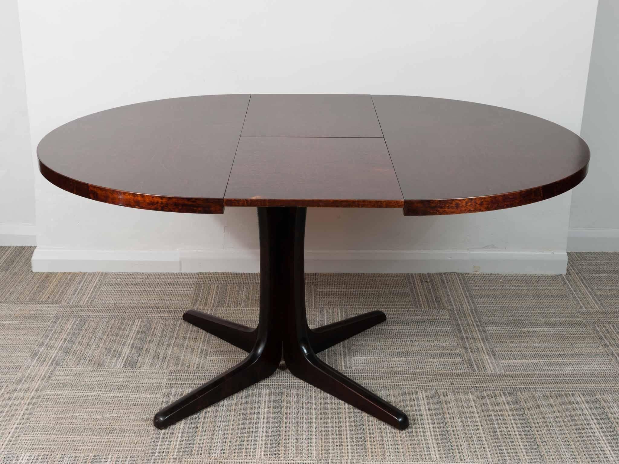 Midcentury Finnish Isku Rosewood Extendable Pedestal Dining Table In Good Condition In London, GB