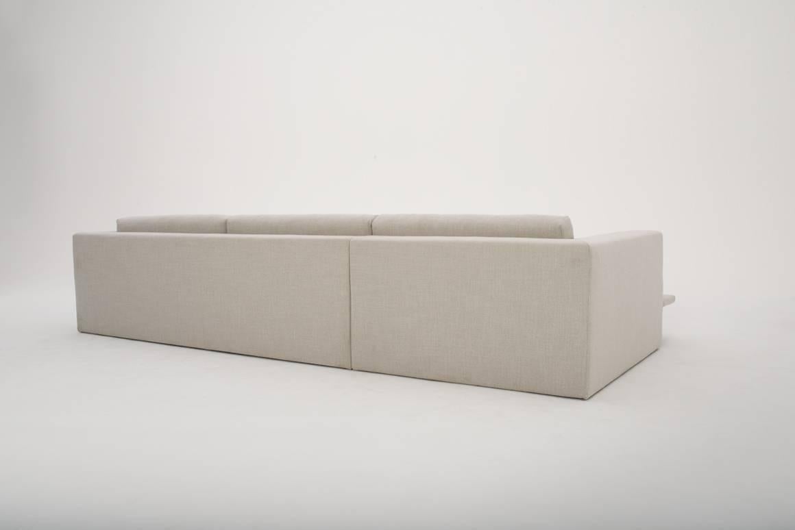 Our Palisades sofa delivers a sleek and luxurious seating experience. Its feather-and-down-filled woven fabric cushions create enveloping seating, and with its spacious dimensions, you won't have to worry about having enough room for everyone to sit