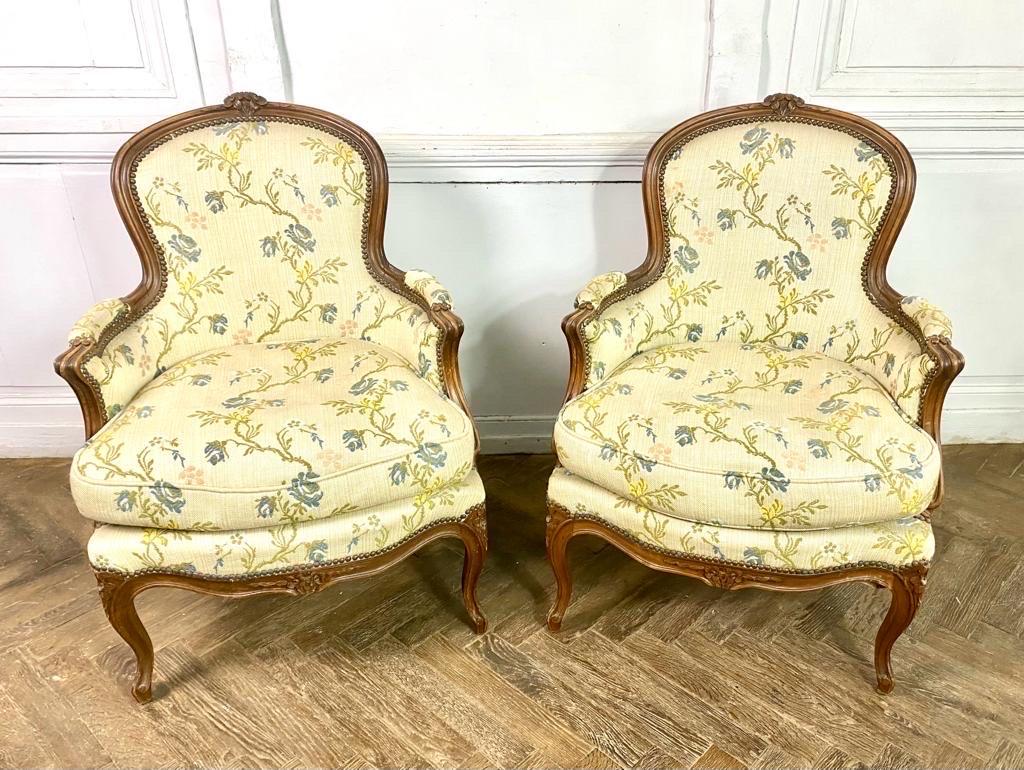 Französisches Paar bergere-Sessel im Louis-XV-Stil, geschnitztes Holz, 19. Jahrhundert, Frankreich im Angebot 9