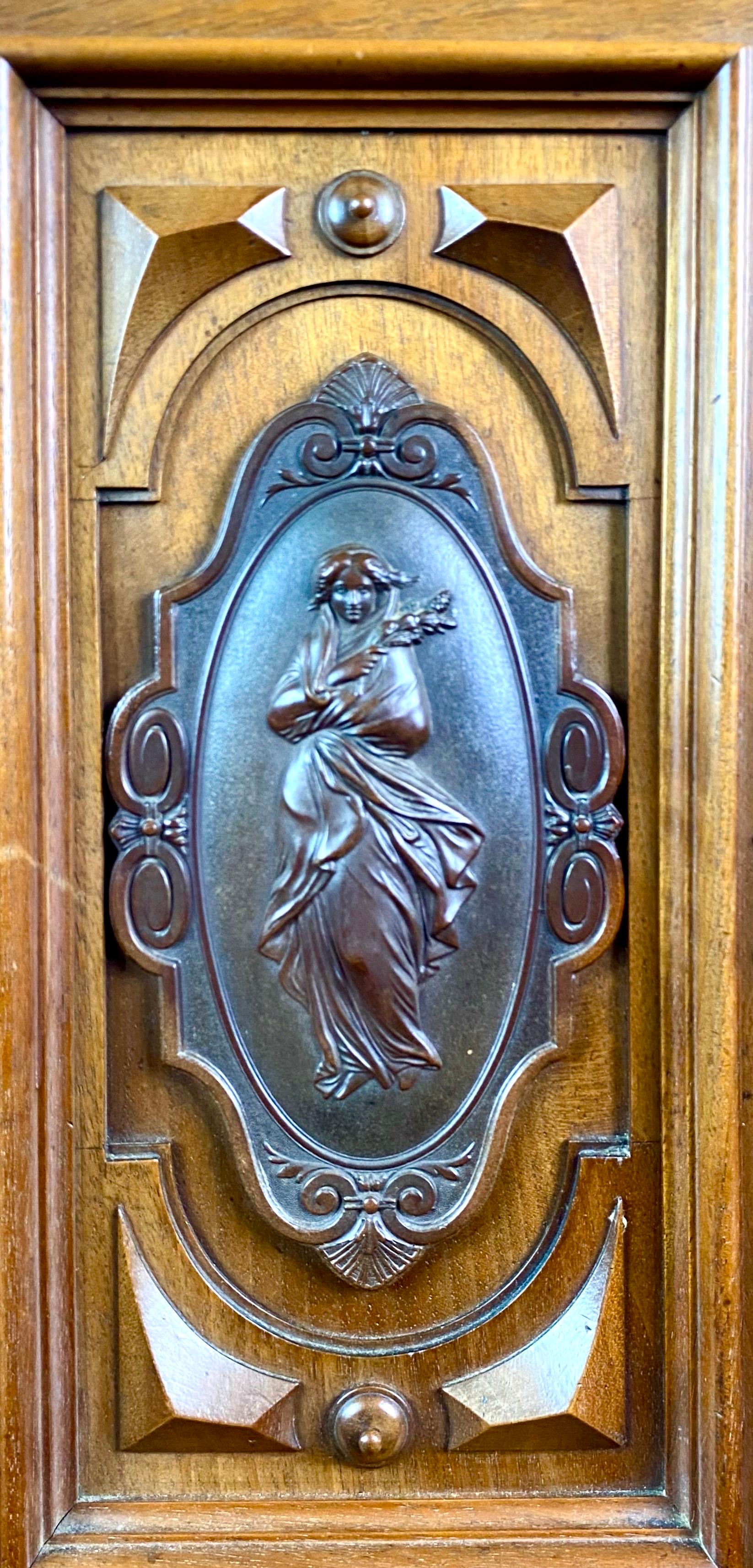 Carved English Cabinet - Renaissance - Louis Philippe period - 19th England For Sale 13