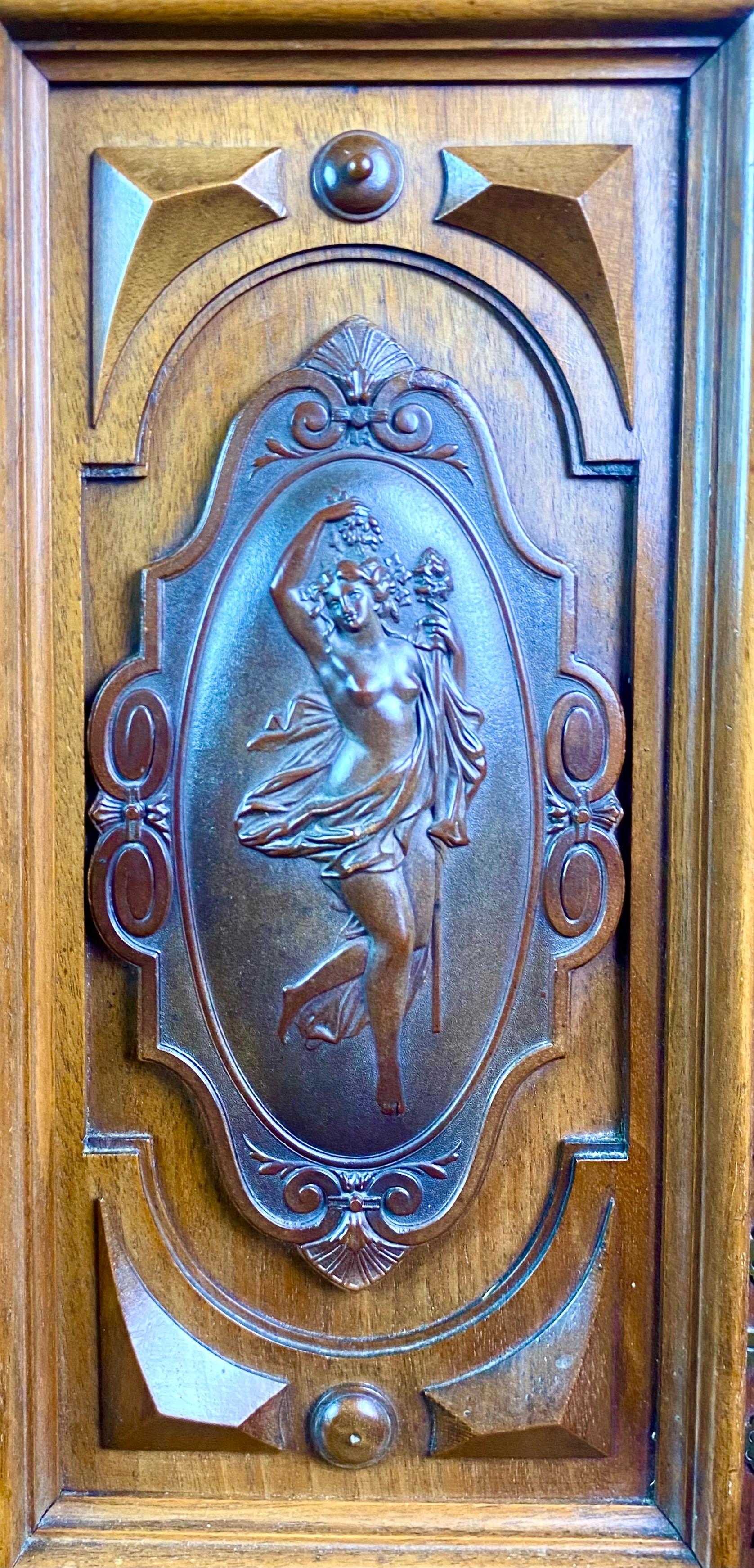Carved English Cabinet - Renaissance - Louis Philippe period - 19th England For Sale 12