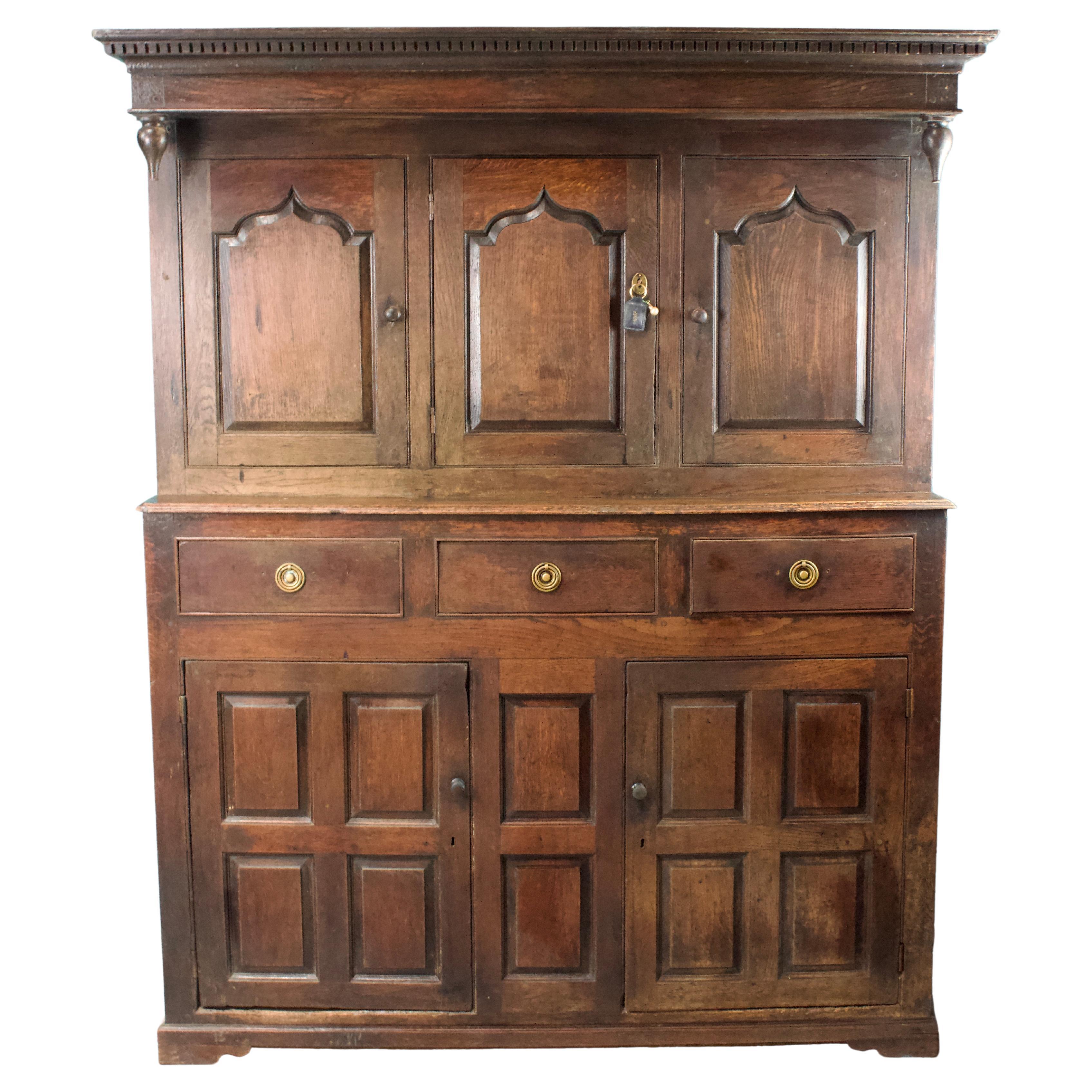 English Welsh Buffet in Oak XVIIIth Century - English antiques - United Kingdom For Sale