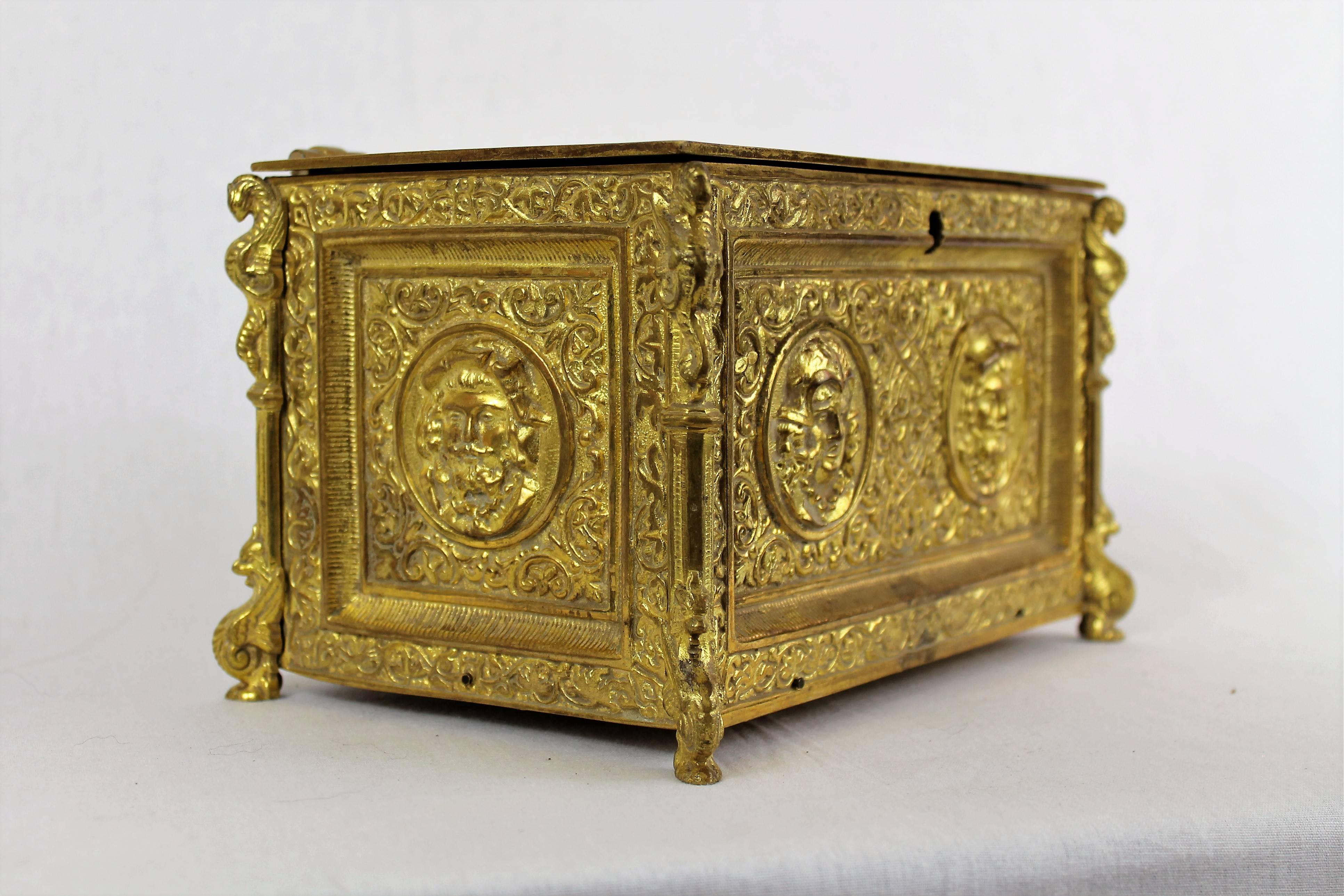 European 19th Century Renaissance Revival Bronze Jewelry Box with Decoration of Mascaron