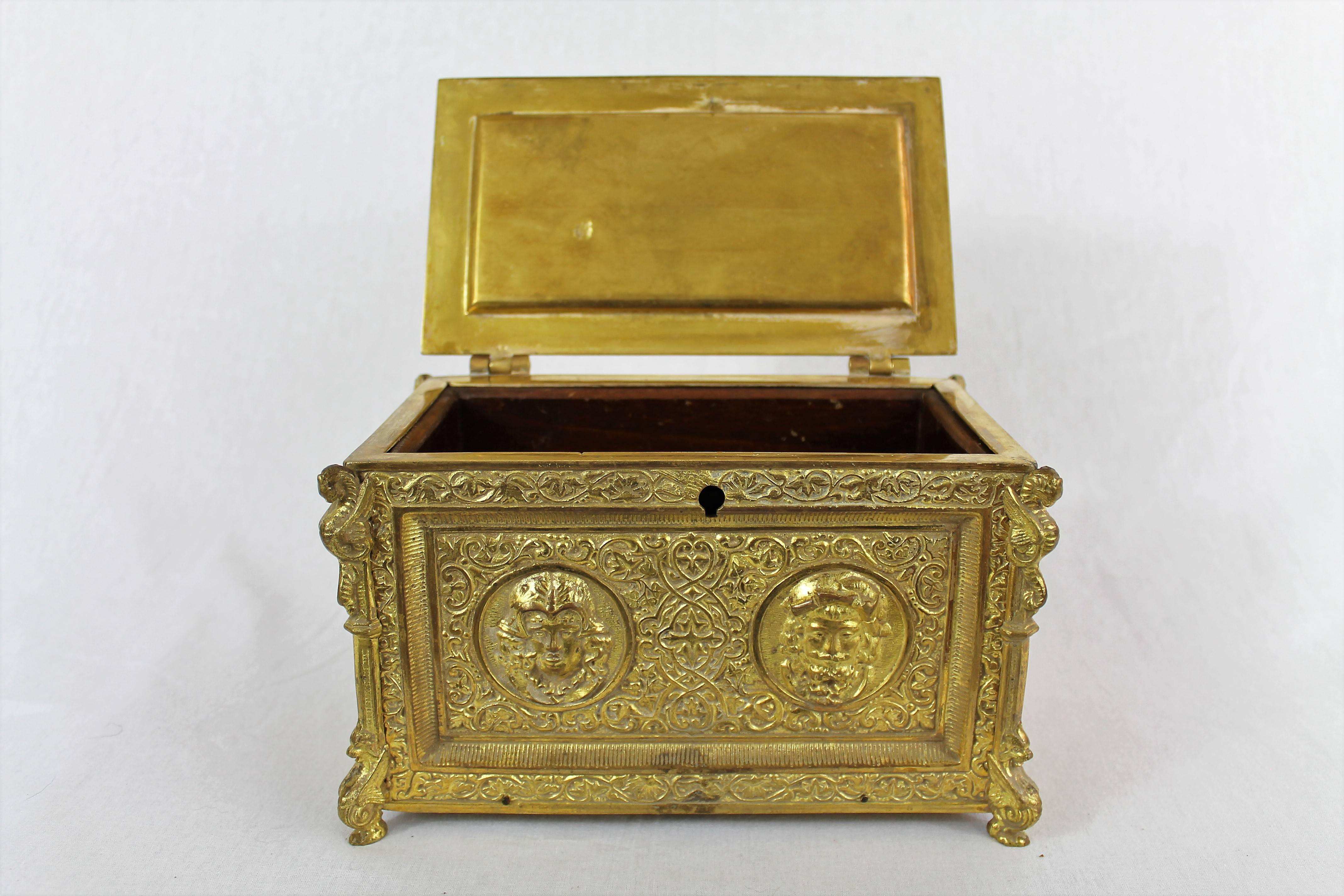 19th Century Renaissance Revival Bronze Jewelry Box with Decoration of Mascaron In Good Condition In Beuzevillette, FR