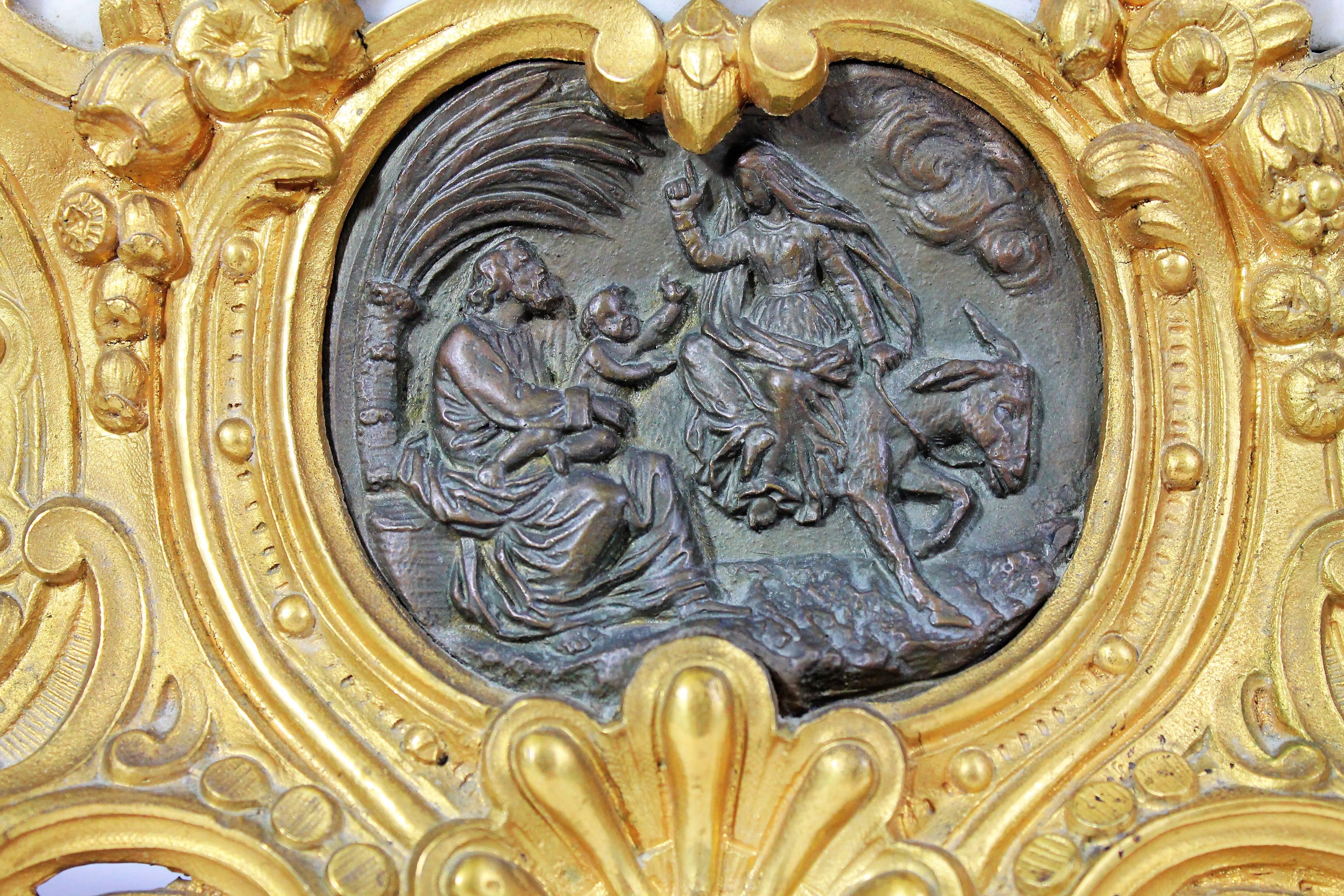 XIXe siècle Horloge pendule en bronze et marbre représentant un enfant Vierge et Saint Jean Baptiste en vente
