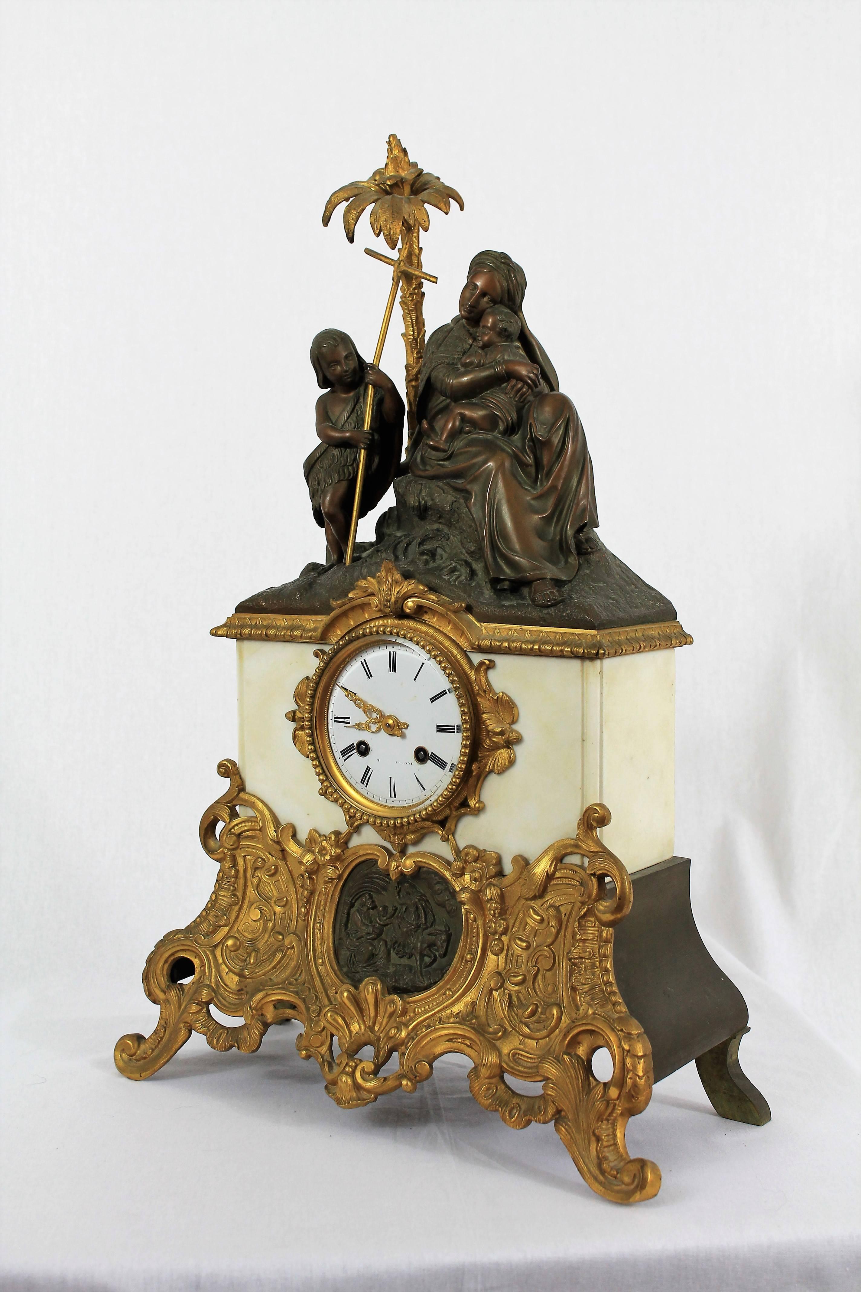 Pendulum-Uhr aus Bronze und Marmor mit Darstellung des Jungfrauen Kindes und des heiligen Johannes des Baptisten im Angebot 1