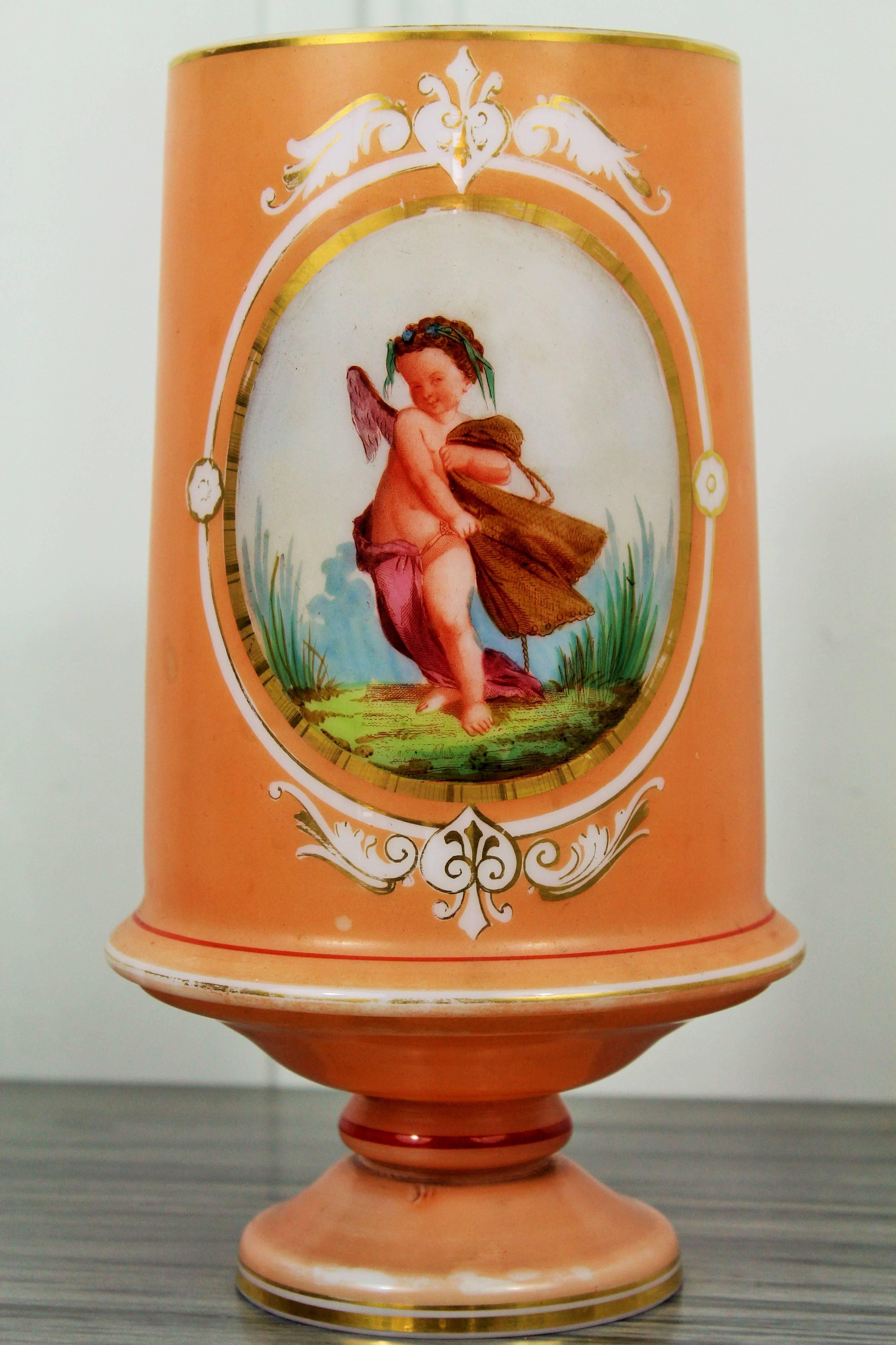 Charming vase on foot in opaline glass, painted and gilded.
A medallion is drawn in which is represented a cherub wearing a sheet. The pattern is very fine and delicate.
For an elegant and delicate interior decoration.
Ideal for flowers with large