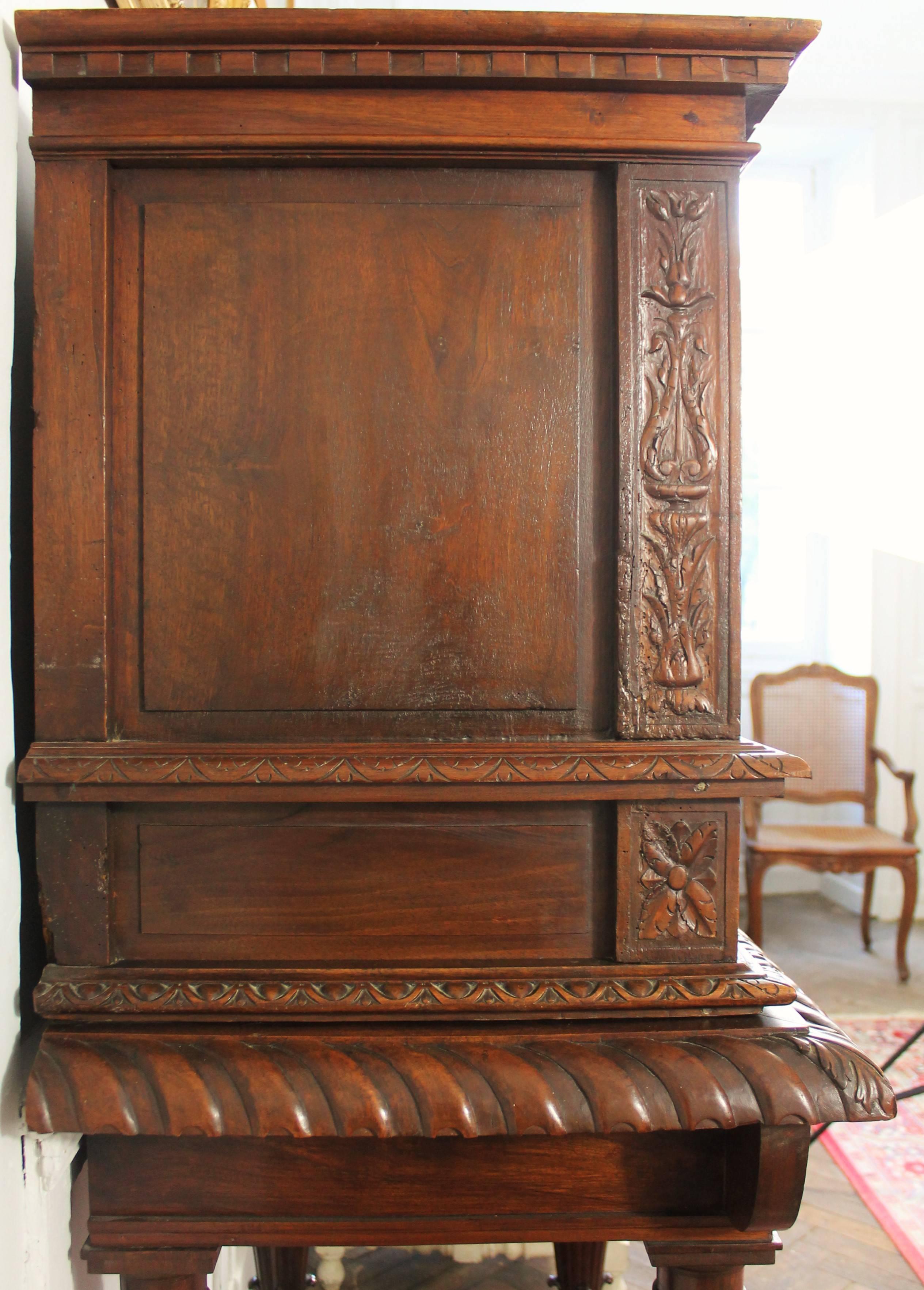19th Century Renaissance Revival Cabinet Richly Hand-Carved In Good Condition In Beuzevillette, FR