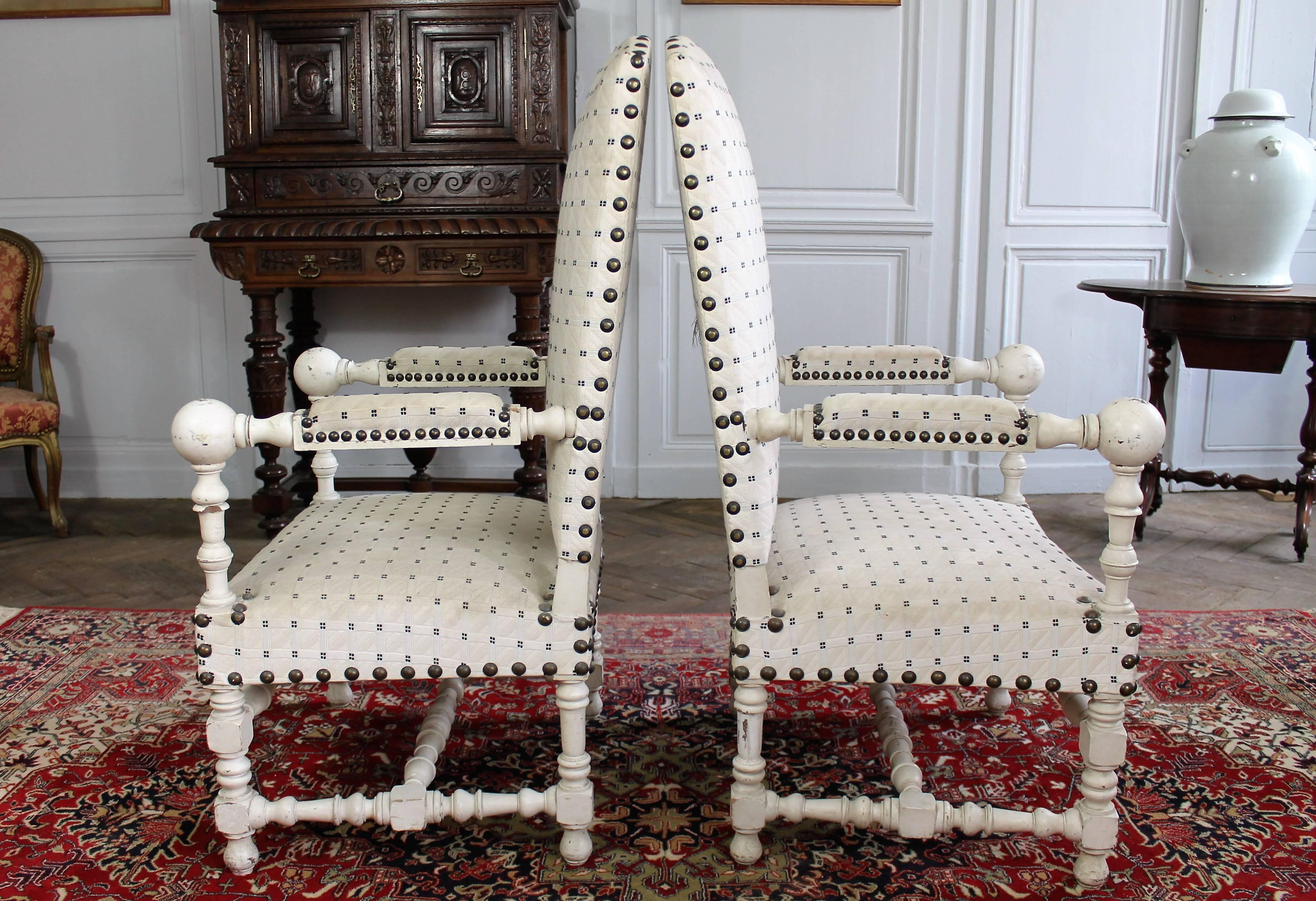 Pair of armchairs, white lacquered and upholstered in modern white and black fabric.
Louis XIII style,
19th century.