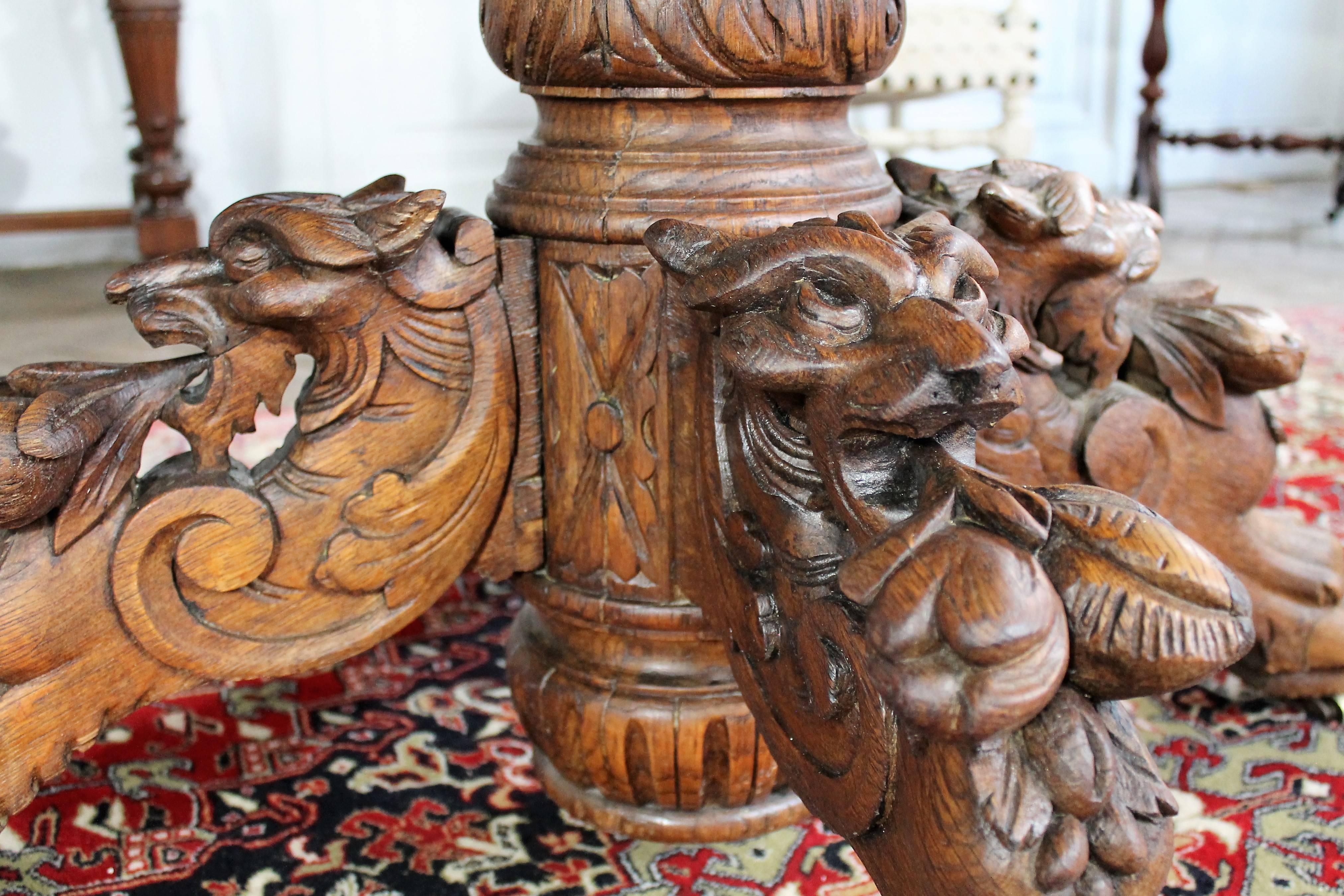 Renaissance Revival Table with Lion's Head In Good Condition In Beuzevillette, FR